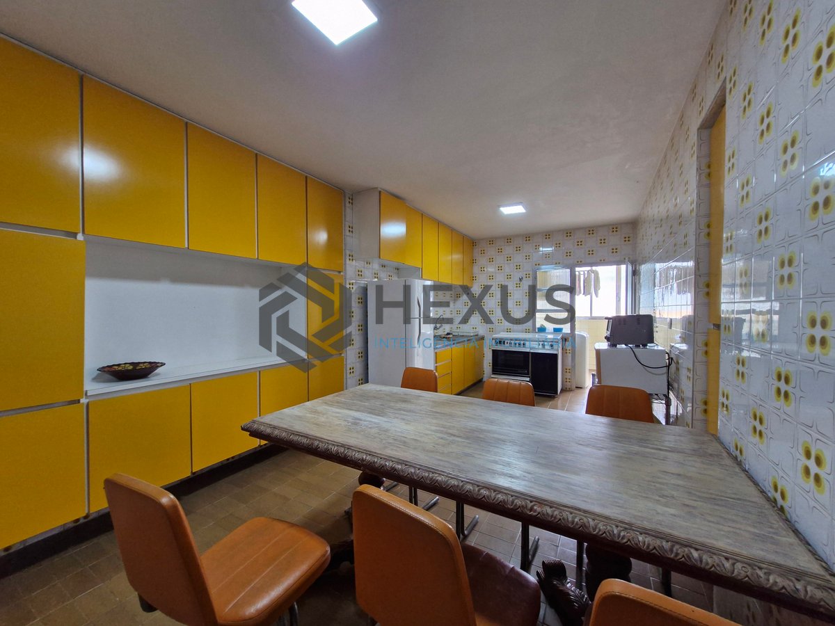 Foto 25 de Apartamento com varanda vista mar e lazer na beira mar da Praia das Pitangueiras, Guarujá