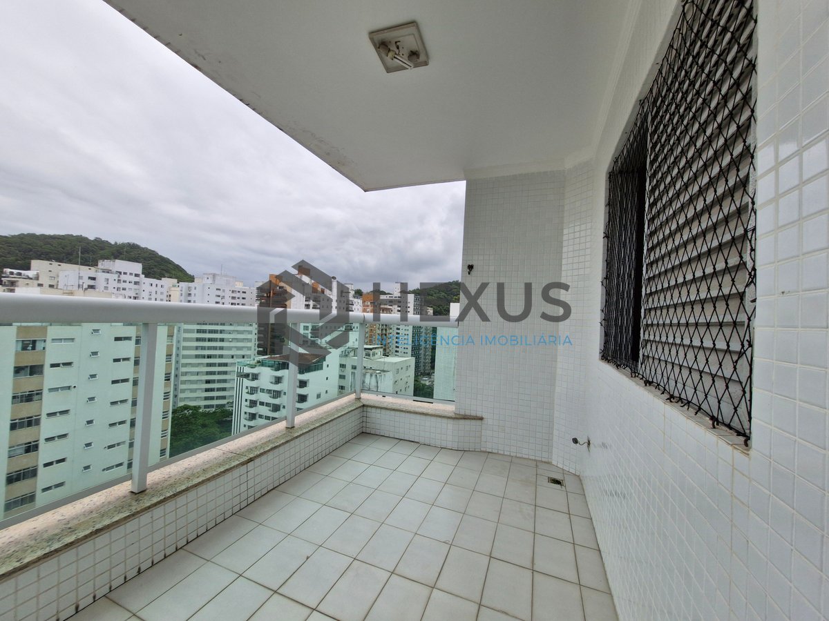 Foto 5 de Apartamento com varanda vista mar e lazer na beira mar da Praia das Pitangueiras, Guarujá