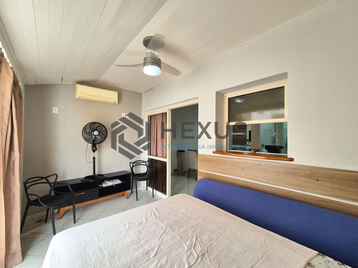 Foto 12 de Apartamento com varanda e lazer a 1 quadra da praia nas Pitangueiras, Guarujá
