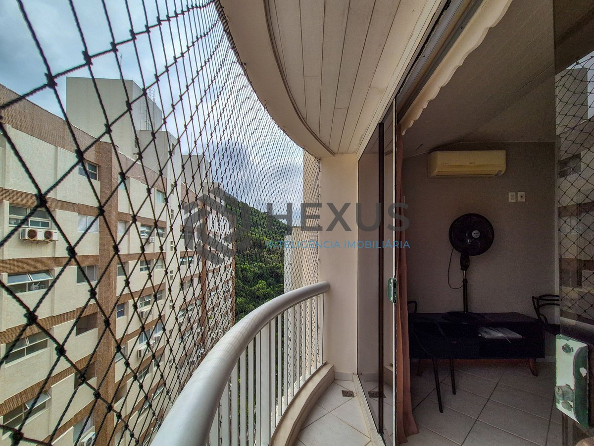 Foto 13 de Apartamento com varanda e lazer a 1 quadra da praia nas Pitangueiras, Guarujá