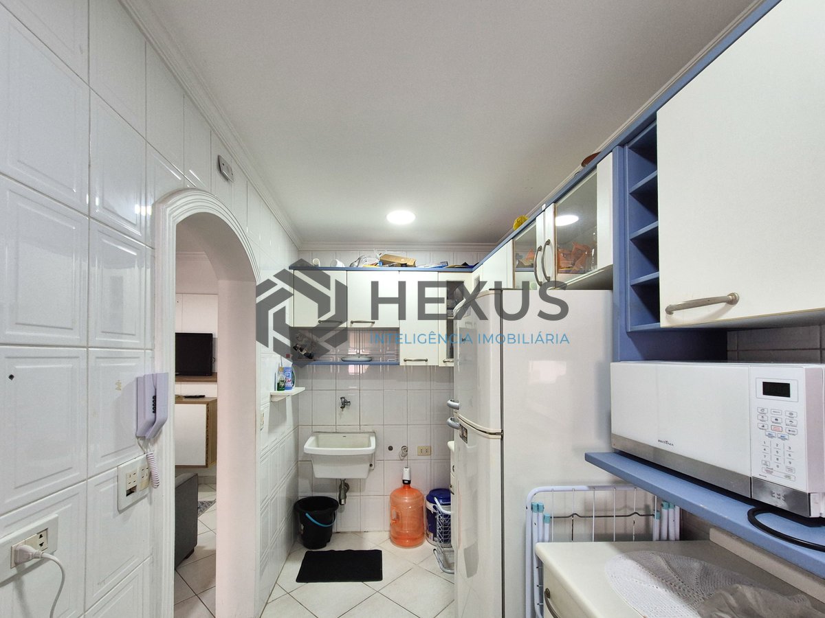 Foto 23 de Apartamento com varanda e lazer a 1 quadra da praia nas Pitangueiras, Guarujá