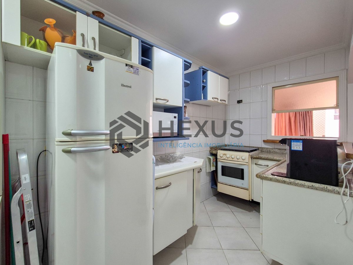 Foto 25 de Apartamento com varanda e lazer a 1 quadra da praia nas Pitangueiras, Guarujá