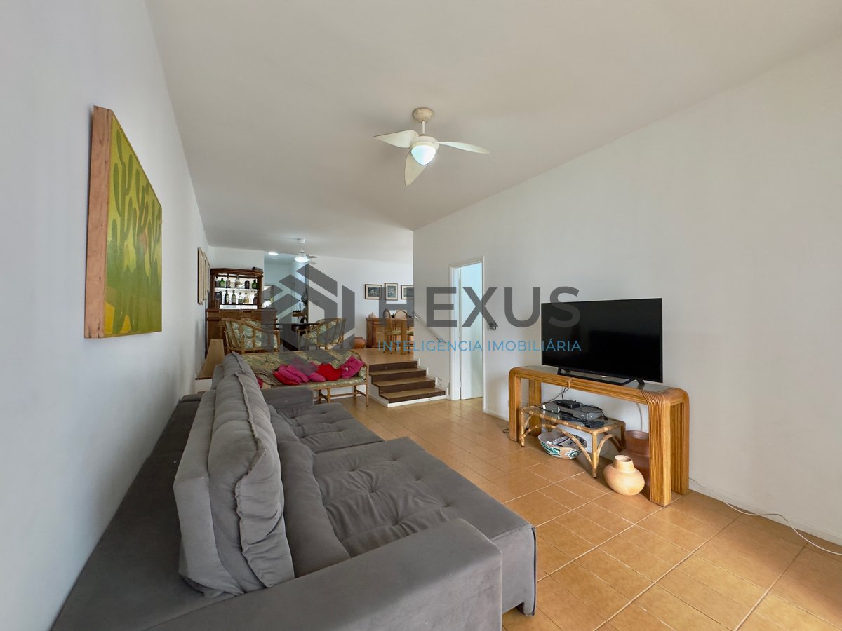 Foto 8 de Apartamento com varanda vista mar na quadra mar da Praia das Pitangueiras à venda, Guarujá-SP.