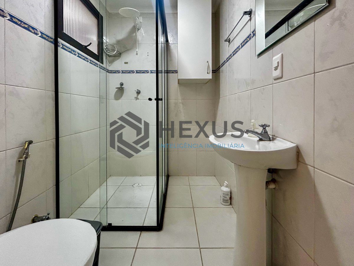 Foto 11 de Apartamento com varanda a 450 metros da praia no Jardim Astúrias, Guarujá