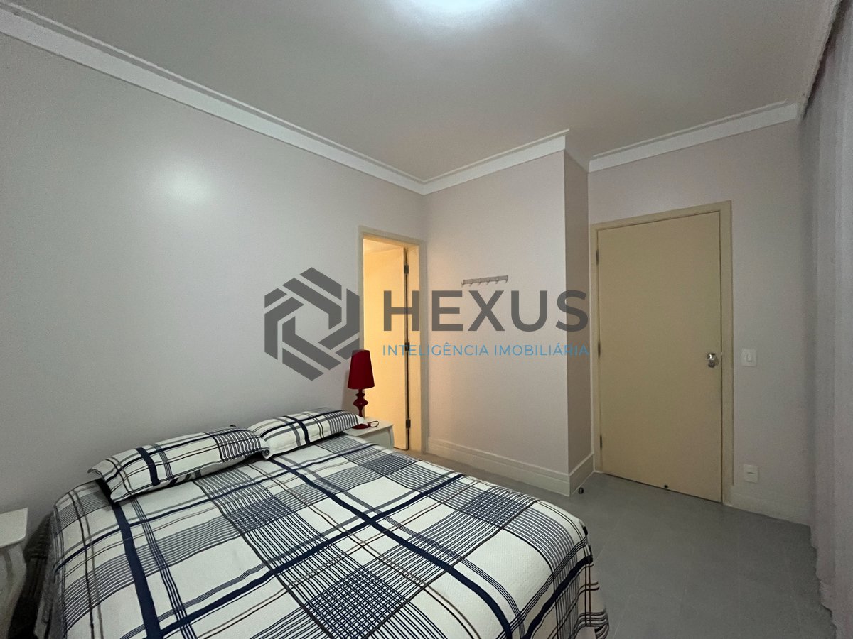 Foto 13 de Apartamento reformado com varanda a 2 quadras da Praia das Pitangueiras, Guarujá