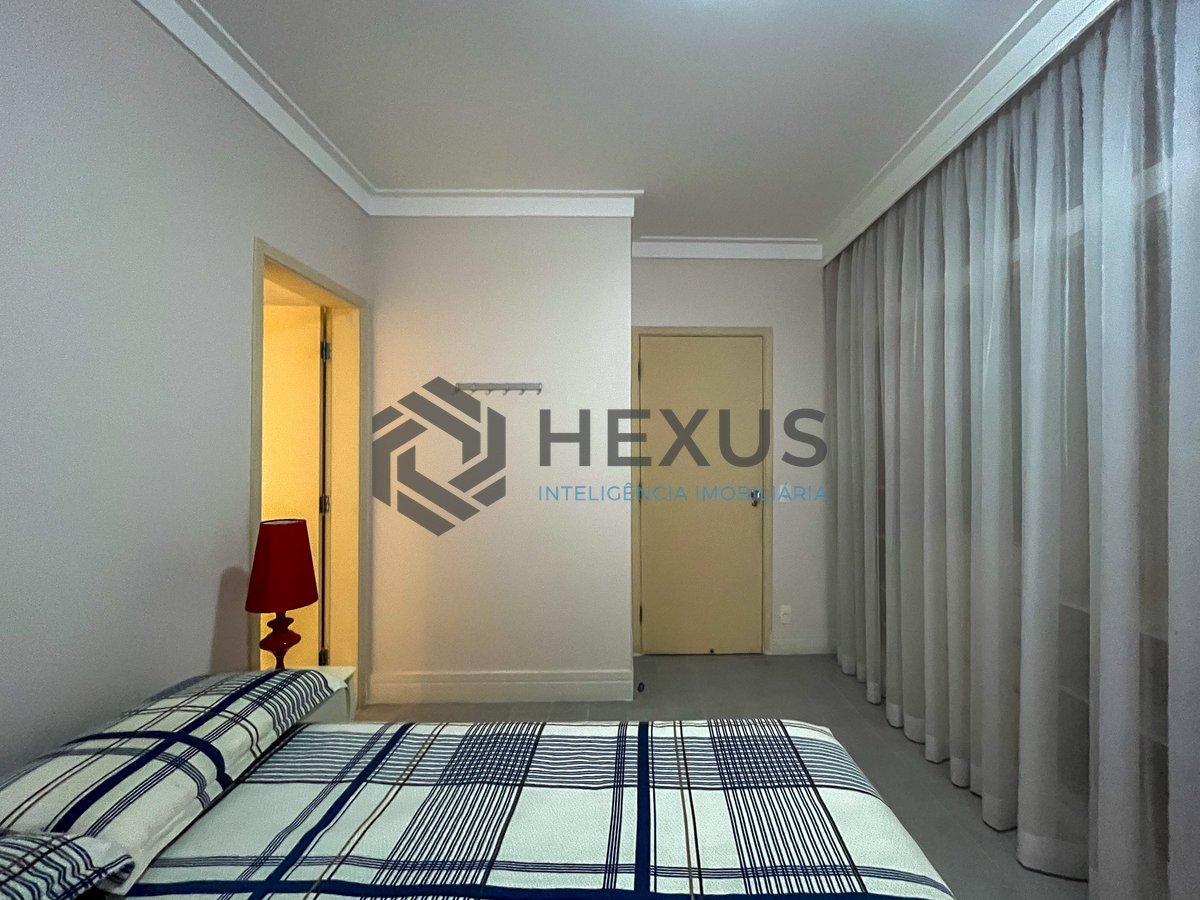 Foto 14 de Apartamento reformado com varanda a 2 quadras da Praia das Pitangueiras, Guarujá