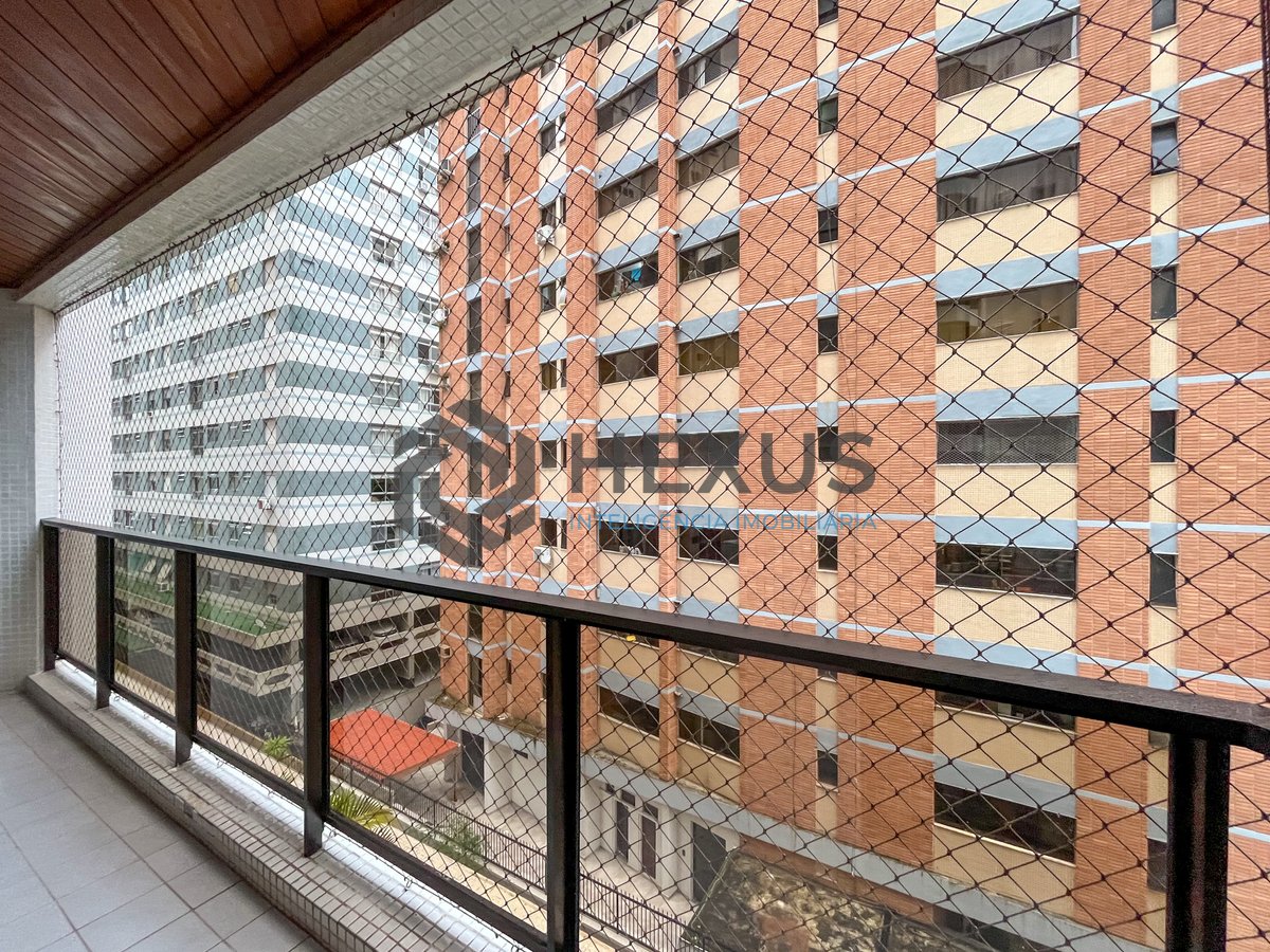 Foto 15 de Apartamento reformado com varanda a 2 quadras da Praia das Pitangueiras, Guarujá