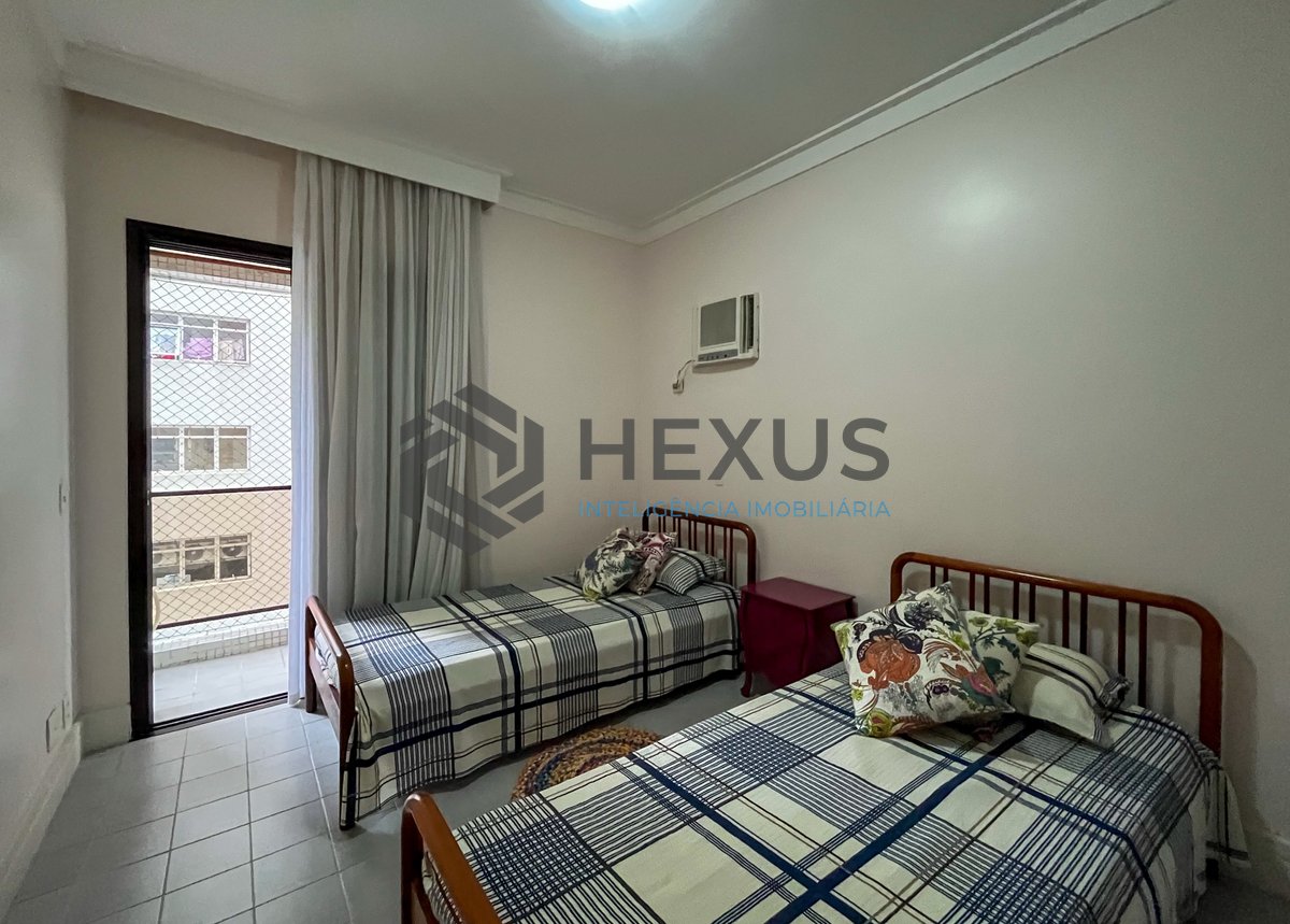 Foto 17 de Apartamento reformado com varanda a 2 quadras da Praia das Pitangueiras, Guarujá