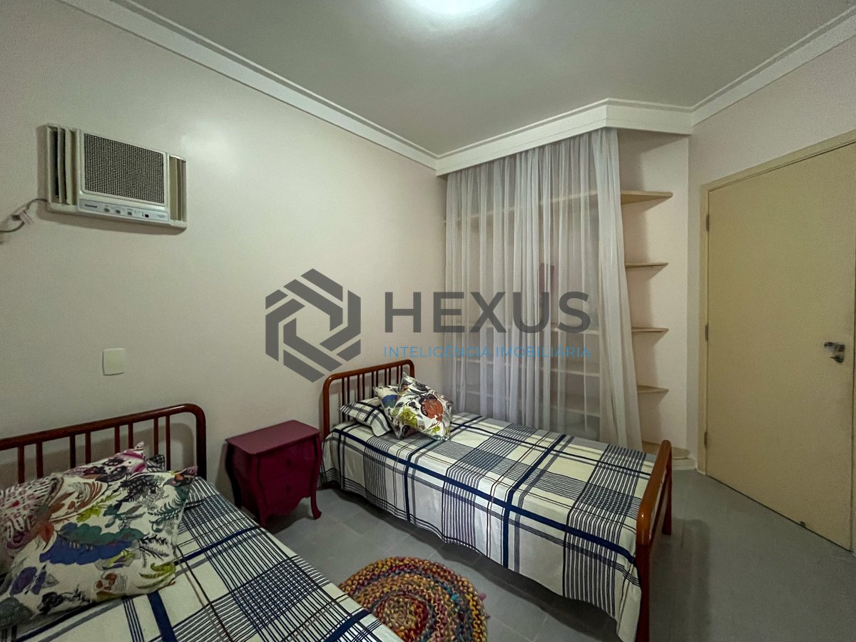 Foto 19 de Apartamento reformado com varanda a 2 quadras da Praia das Pitangueiras, Guarujá