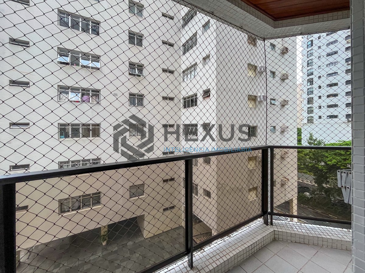 Foto 20 de Apartamento reformado com varanda a 2 quadras da Praia das Pitangueiras, Guarujá
