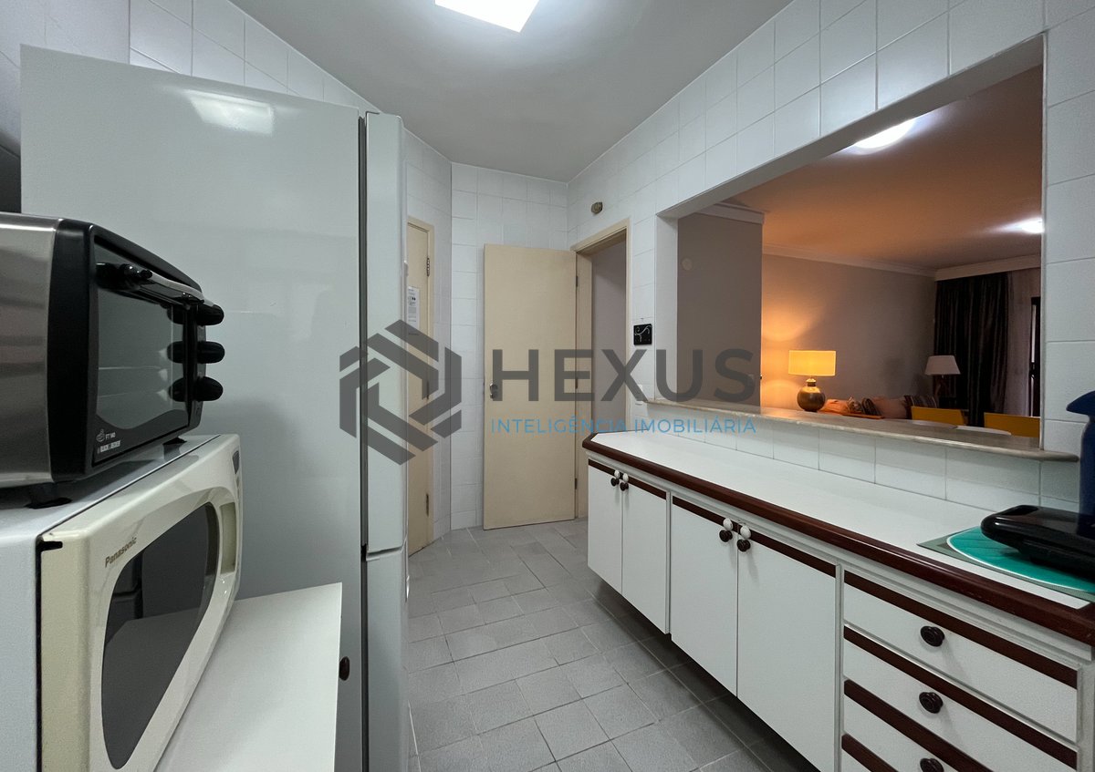Foto 28 de Apartamento reformado com varanda a 2 quadras da Praia das Pitangueiras, Guarujá