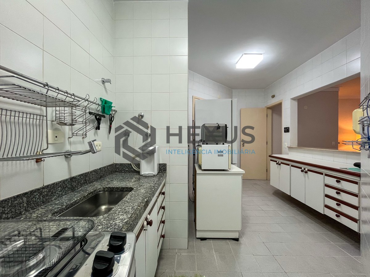 Foto 30 de Apartamento reformado com varanda a 2 quadras da Praia das Pitangueiras, Guarujá