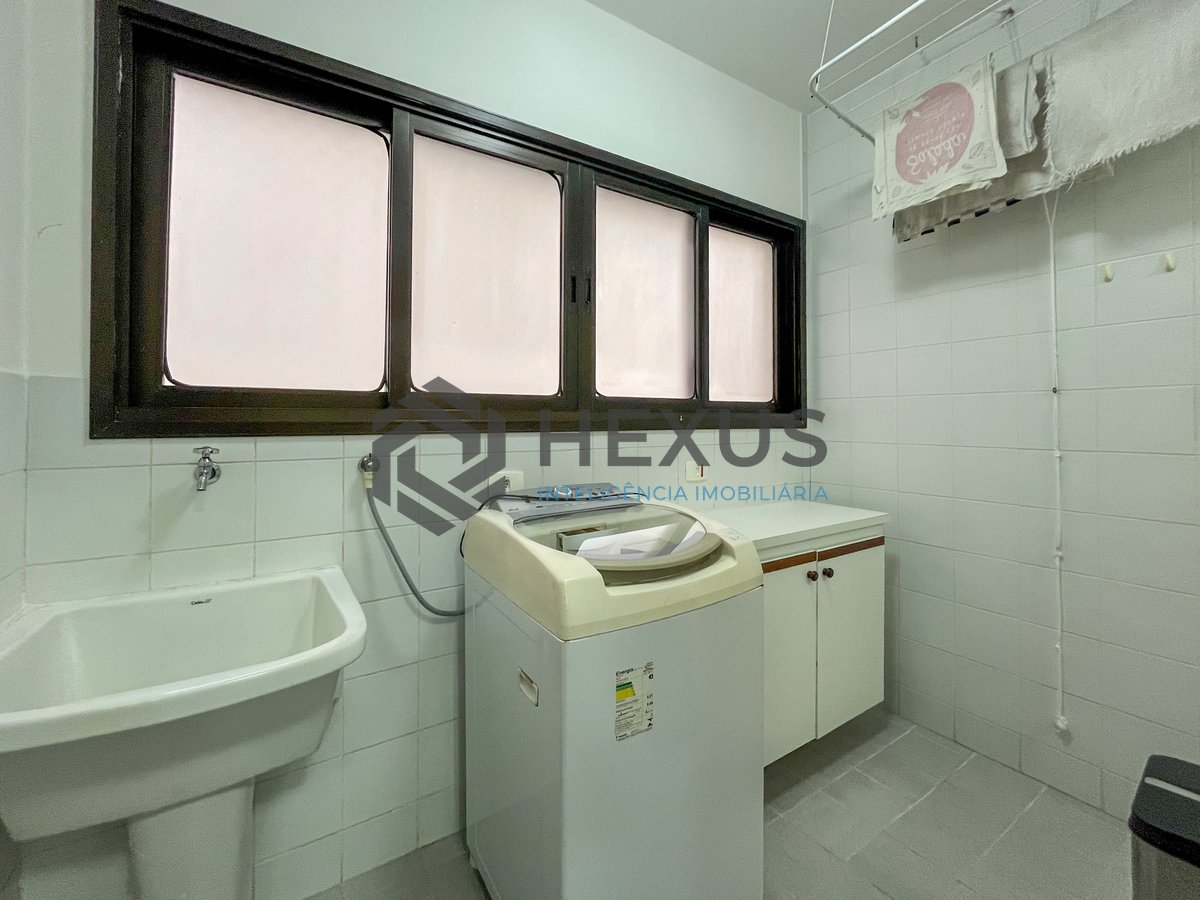 Foto 31 de Apartamento reformado com varanda a 2 quadras da Praia das Pitangueiras, Guarujá