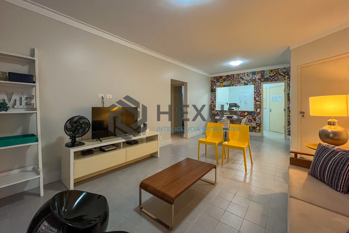 Foto 8 de Apartamento reformado com varanda a 2 quadras da Praia das Pitangueiras, Guarujá