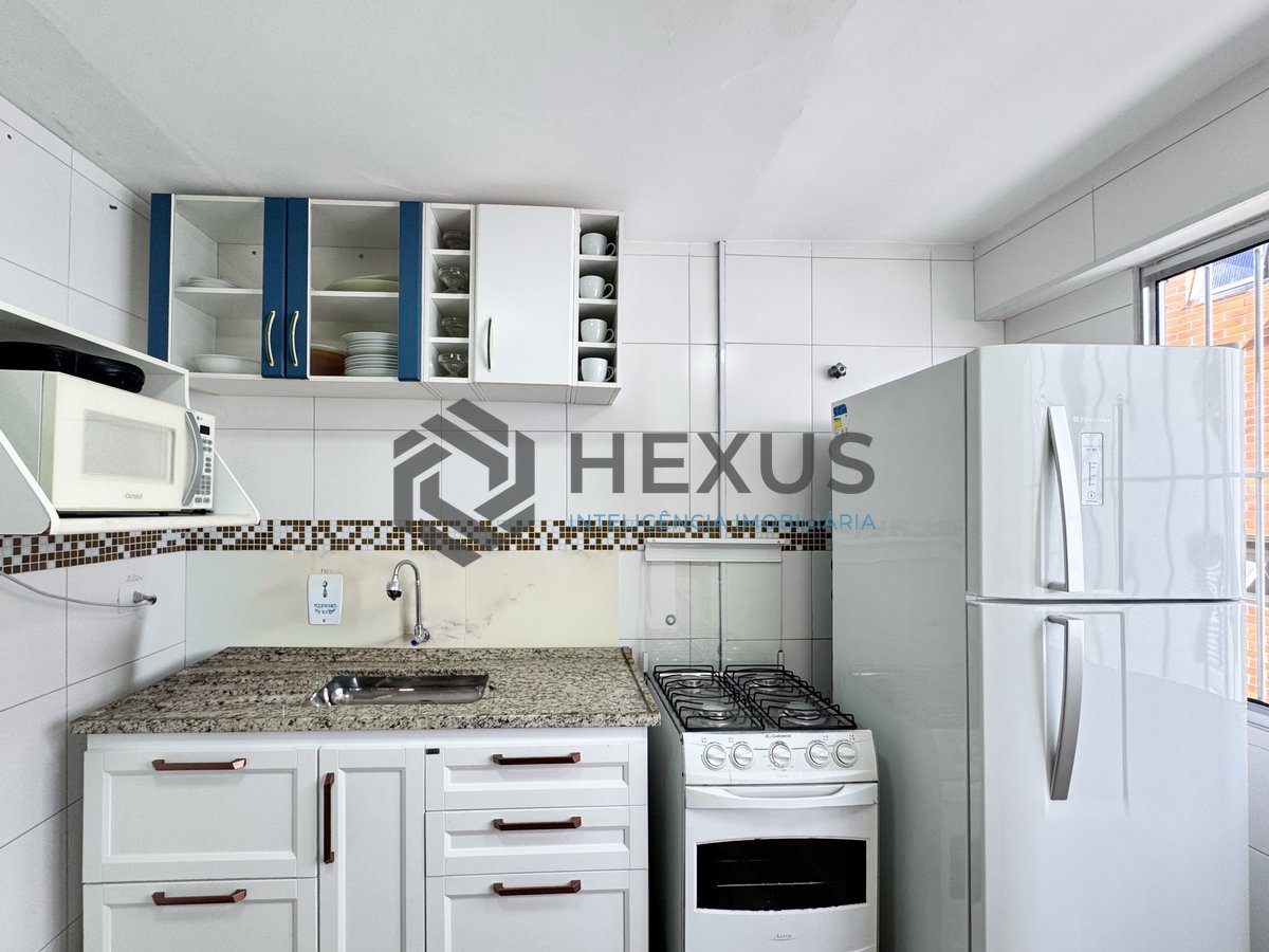 Foto 11 de Apartamento reformado a 450m da praia no Jardim Astúrias, Guarujá