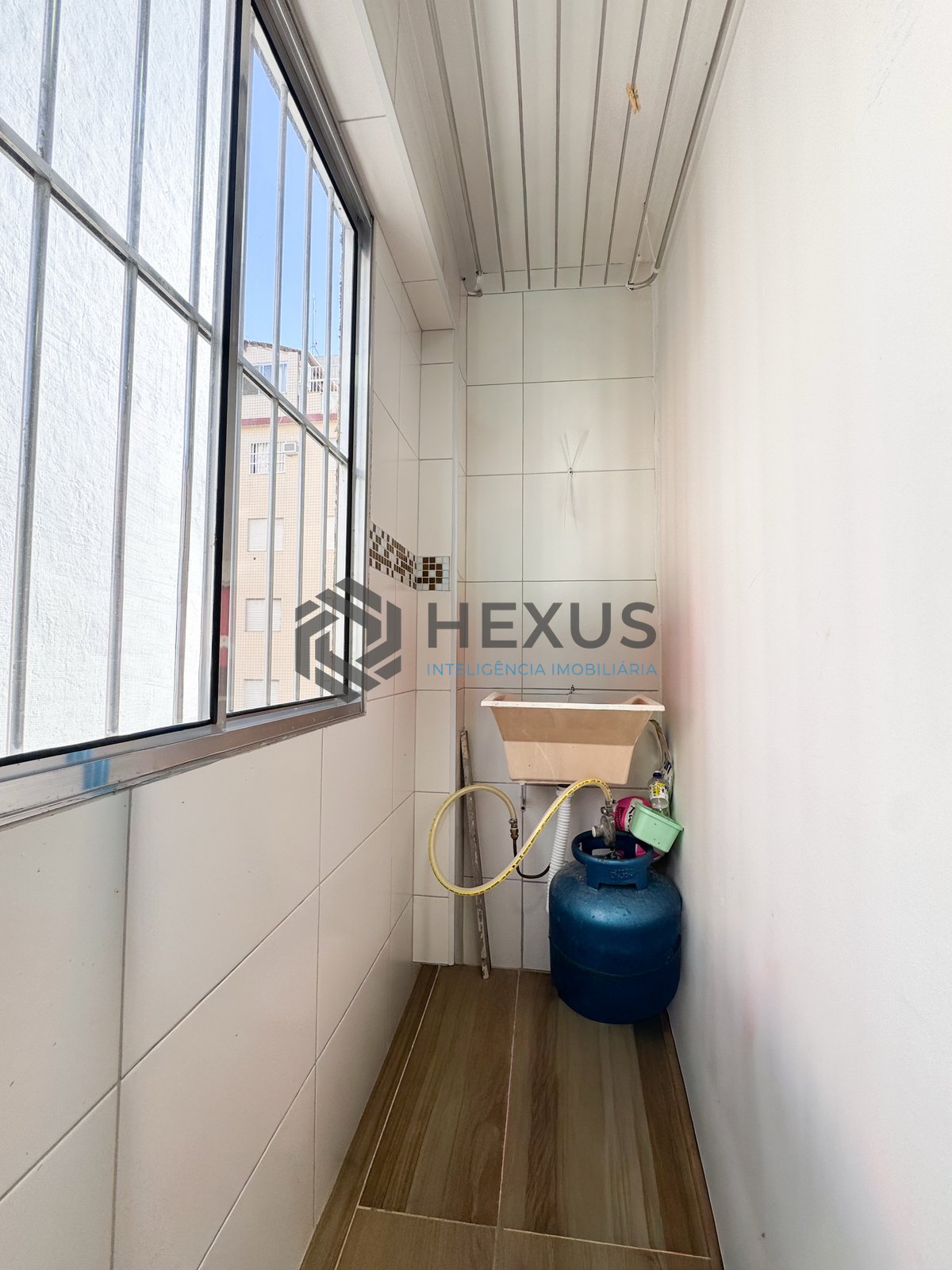 Foto 13 de Apartamento reformado a 450m da praia no Jardim Astúrias, Guarujá