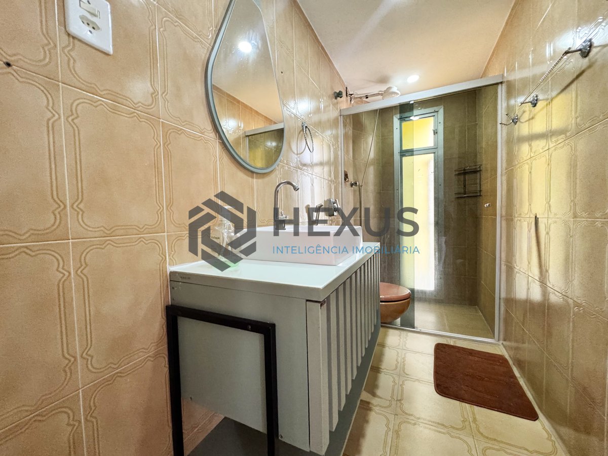 Foto 9 de Apartamento reformado a 450m da praia no Jardim Astúrias, Guarujá