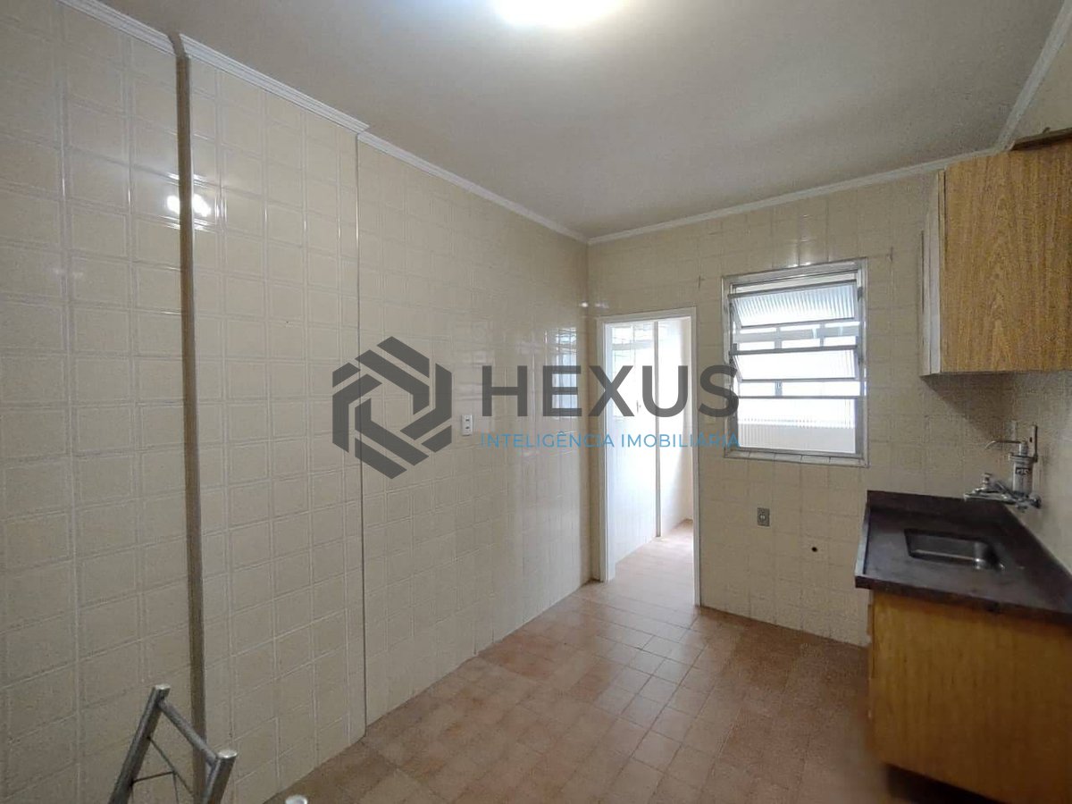 Foto 13 de Apartamento com varanda na Praia da Enseada, Guarujá