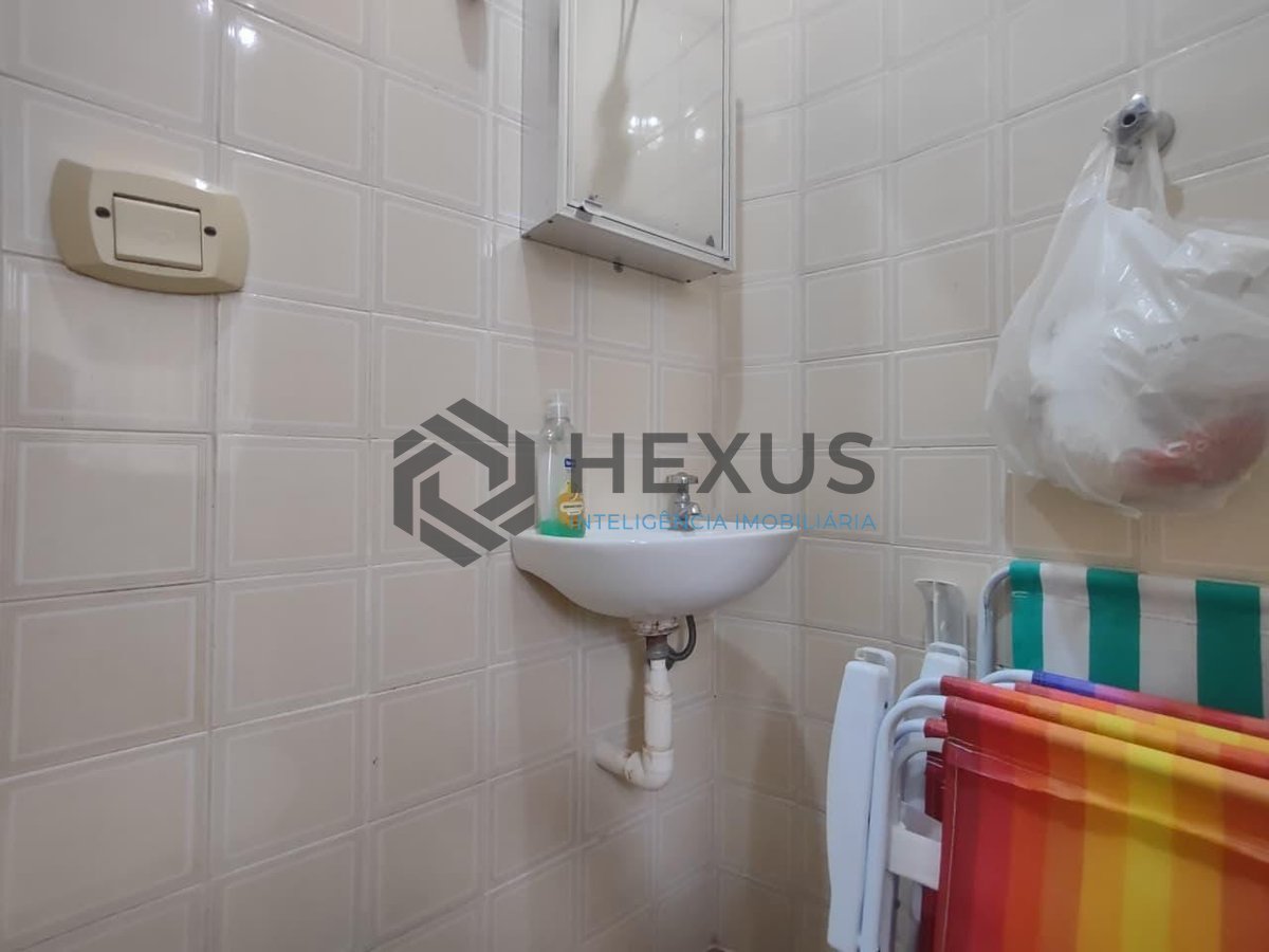 Foto 16 de Apartamento com varanda na Praia da Enseada, Guarujá