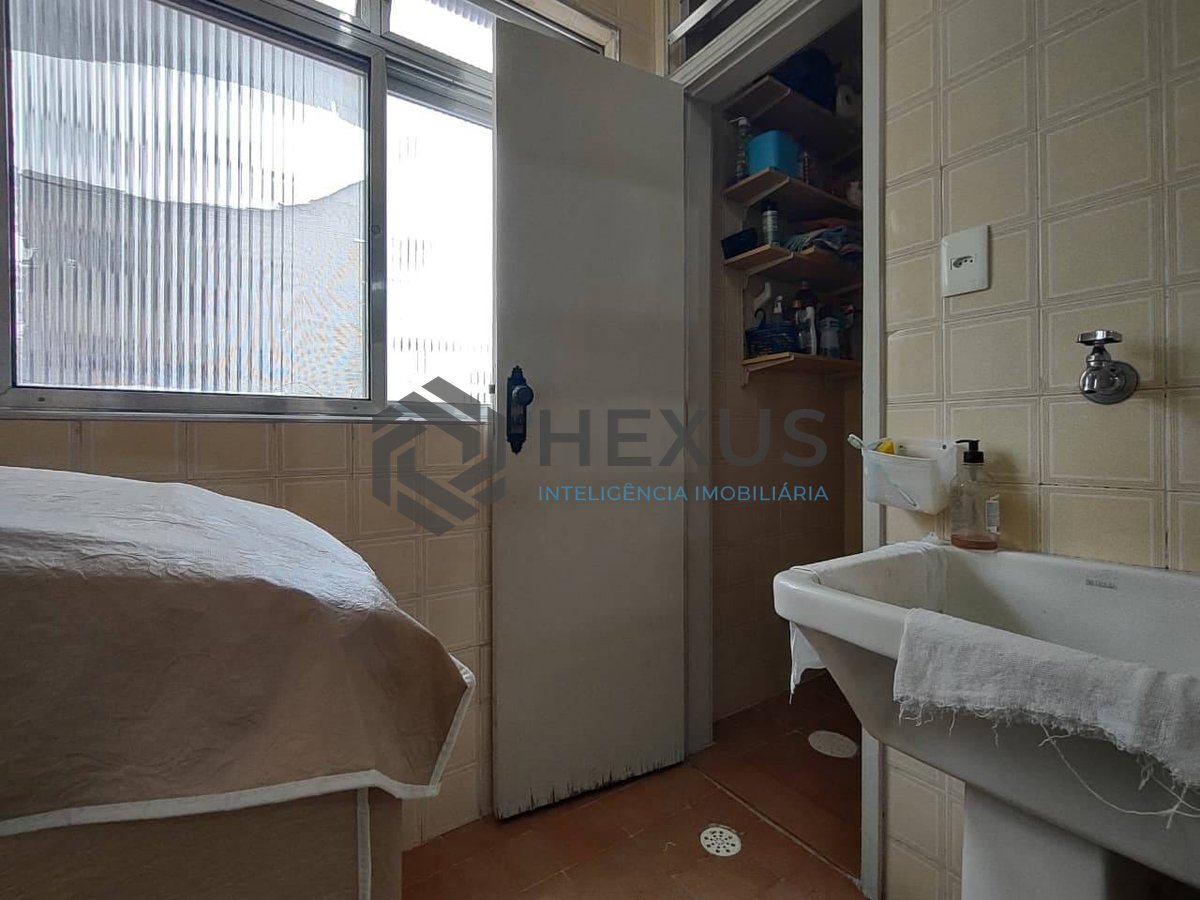 Foto 17 de Apartamento com varanda na Praia da Enseada, Guarujá