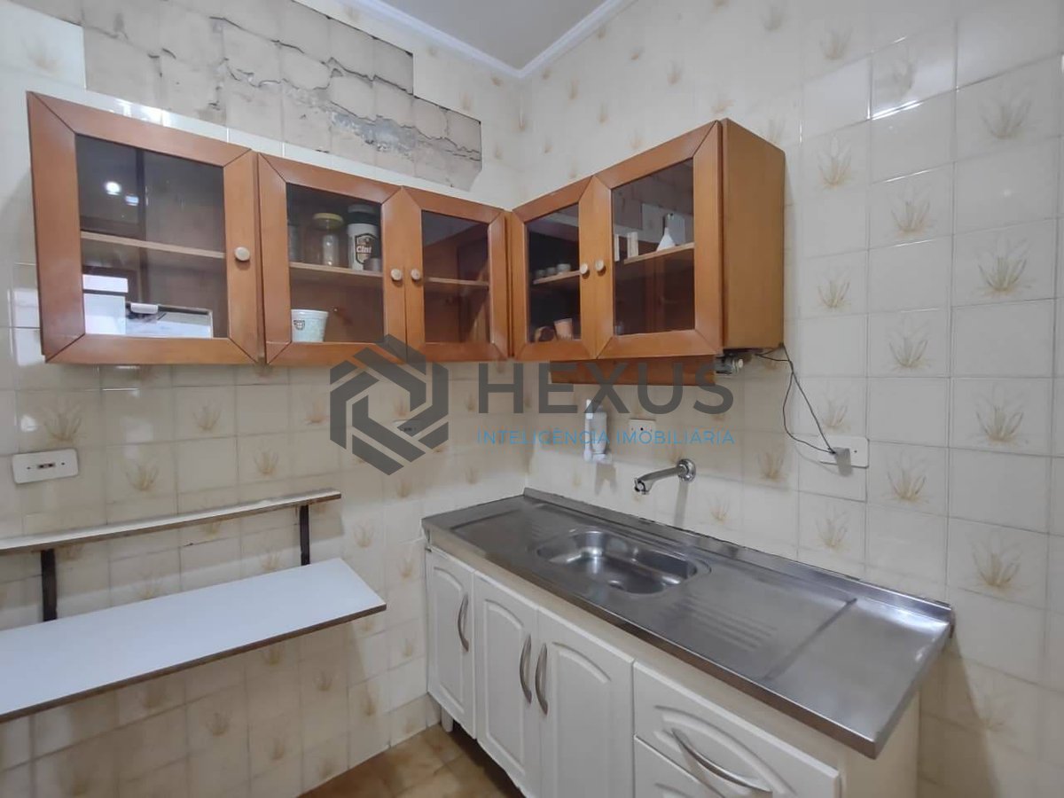 Foto 17 de Apartamento com varanda e lazer a 200 metros da Praia da Enseada, Guarujá