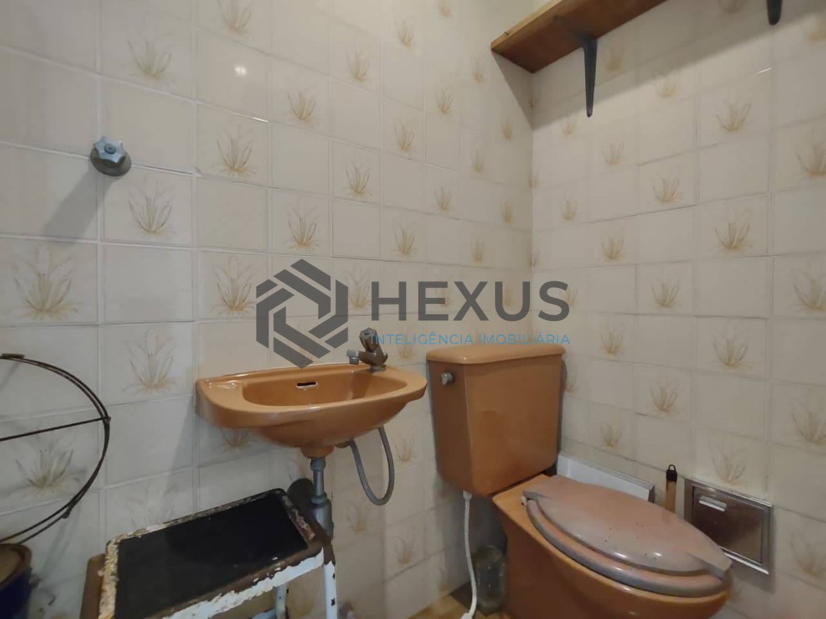 Foto 18 de Apartamento com varanda e lazer a 200 metros da Praia da Enseada, Guarujá