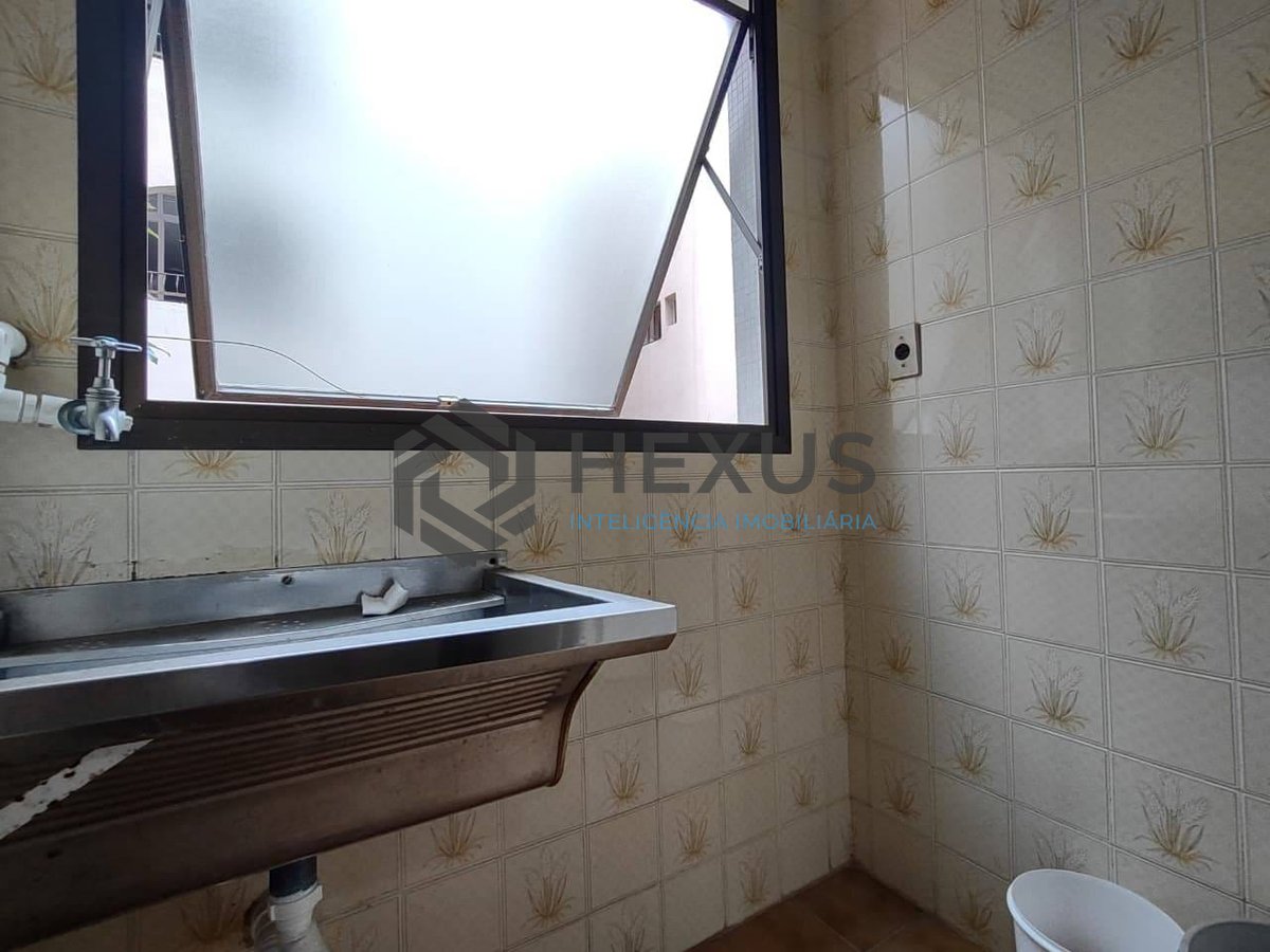 Foto 19 de Apartamento com varanda e lazer a 200 metros da Praia da Enseada, Guarujá