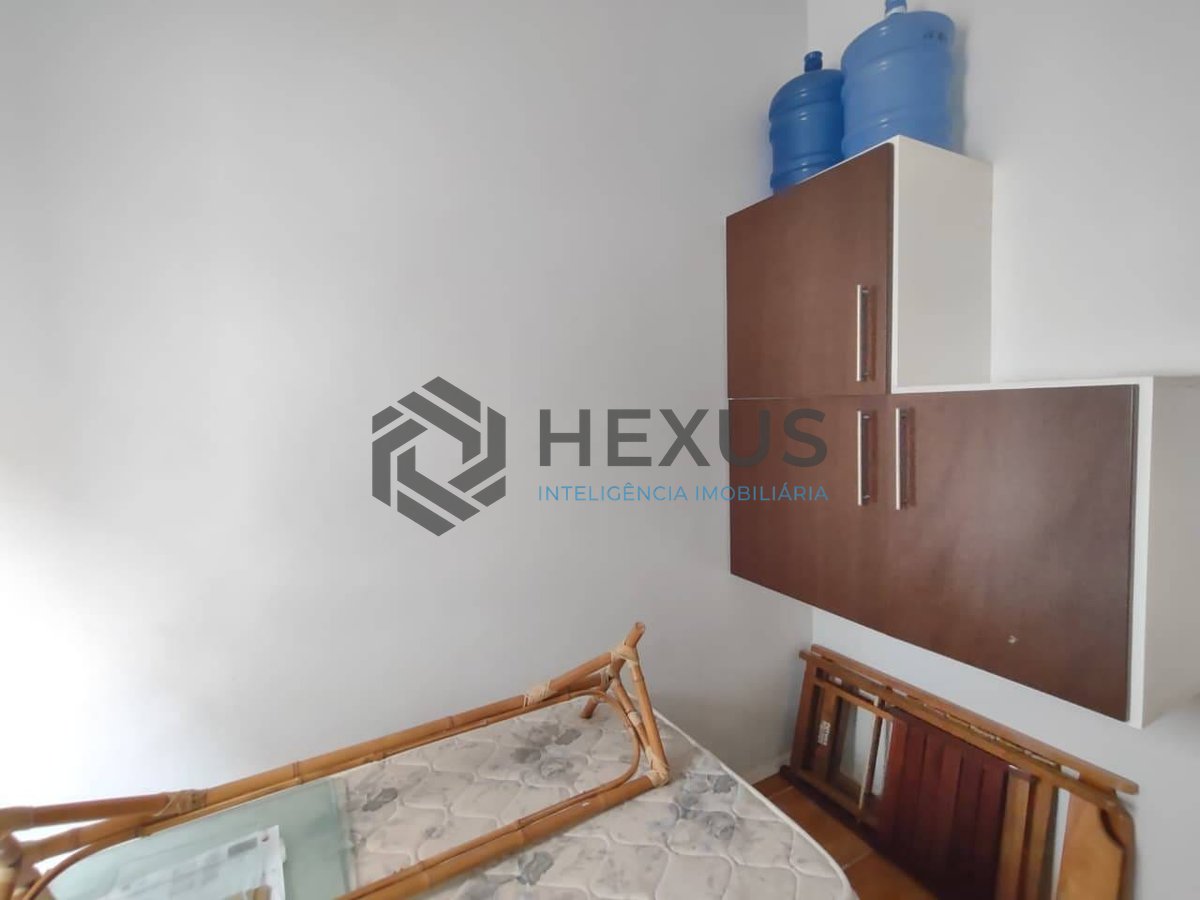 Foto 9 de Apartamento com varanda e lazer a 200 metros da Praia da Enseada, Guarujá