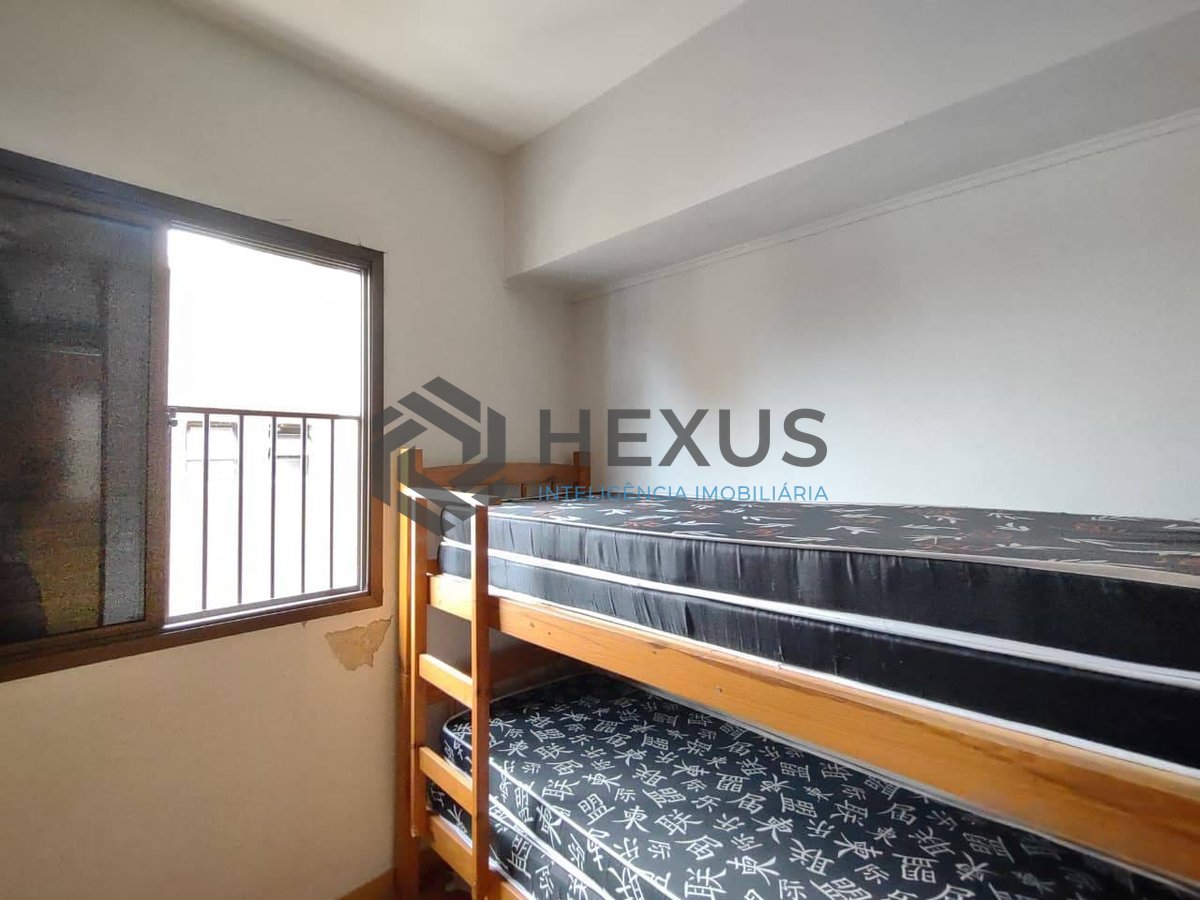 Foto 11 de Apartamento com varanda e lazer a 200 metros da Praia da Enseada, Guarujá