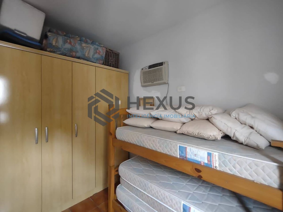 Foto 13 de Apartamento com varanda e lazer a 200 metros da Praia da Enseada, Guarujá