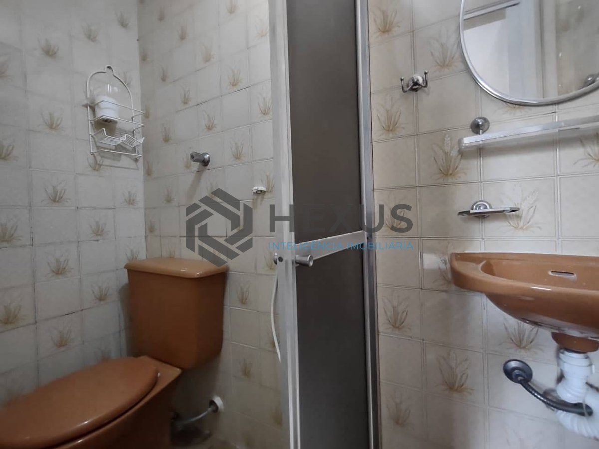 Foto 17 de Apartamento com varanda e lazer a 200 metros da Praia da Enseada, Guarujá