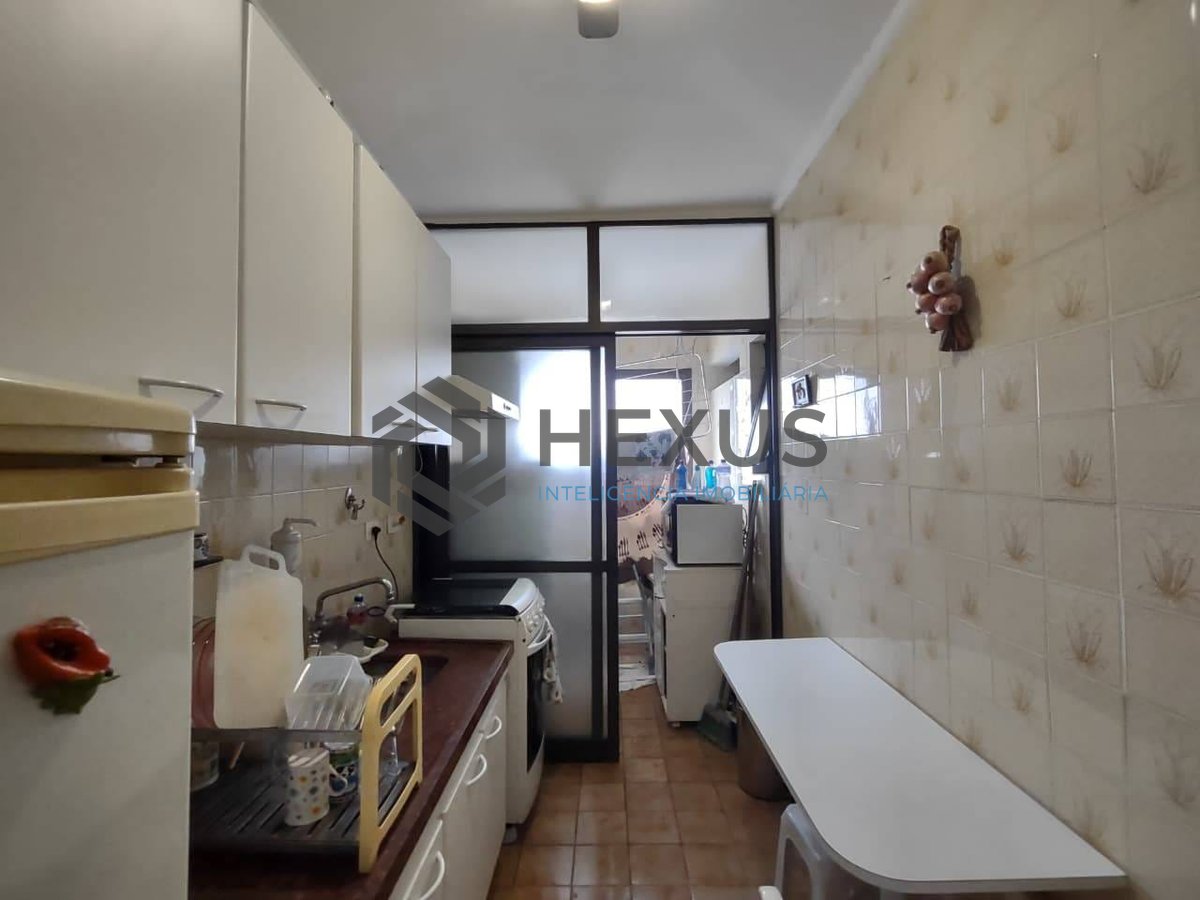 Foto 18 de Apartamento com varanda e lazer a 200 metros da Praia da Enseada, Guarujá