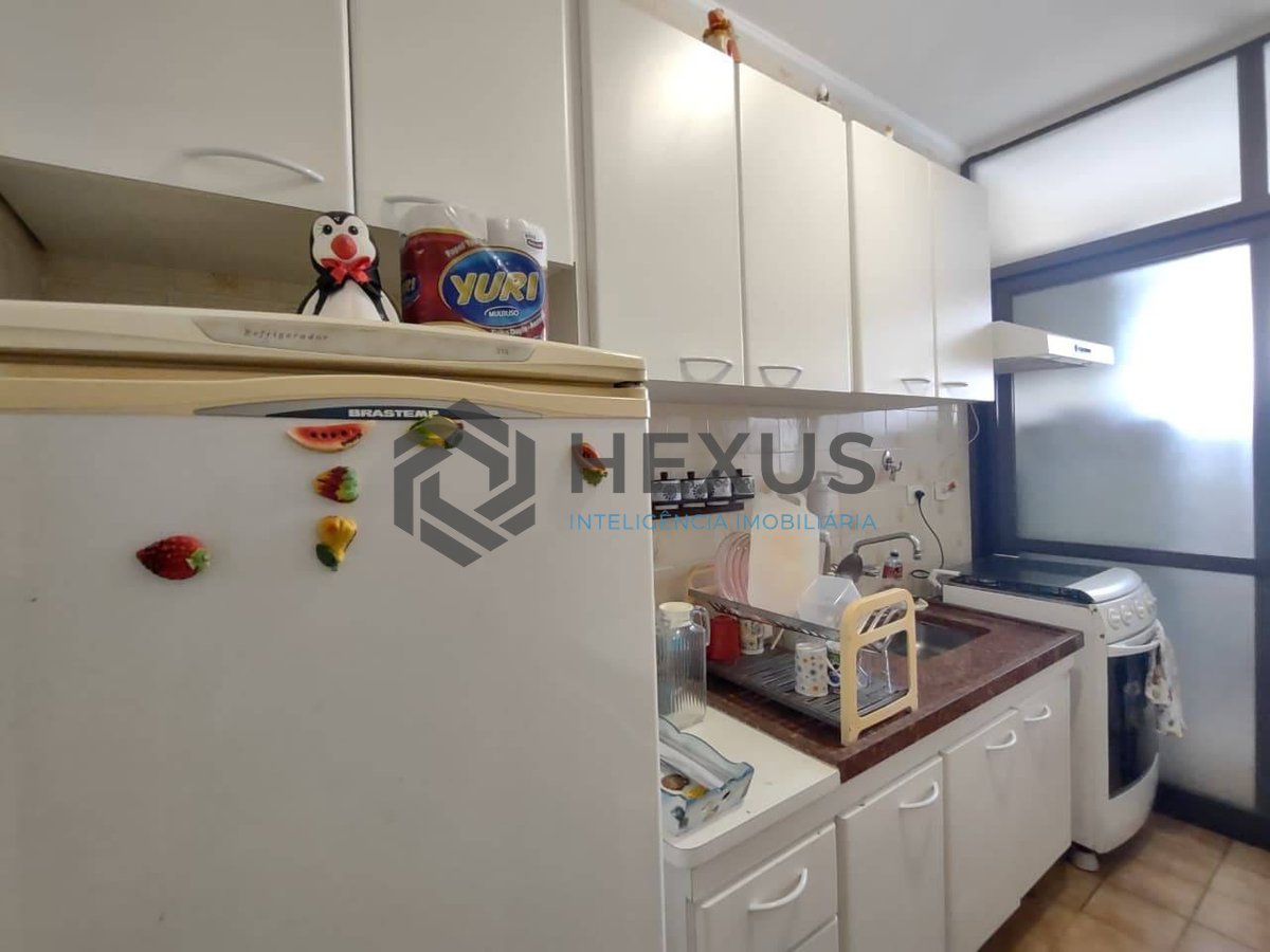 Foto 19 de Apartamento com varanda e lazer a 200 metros da Praia da Enseada, Guarujá