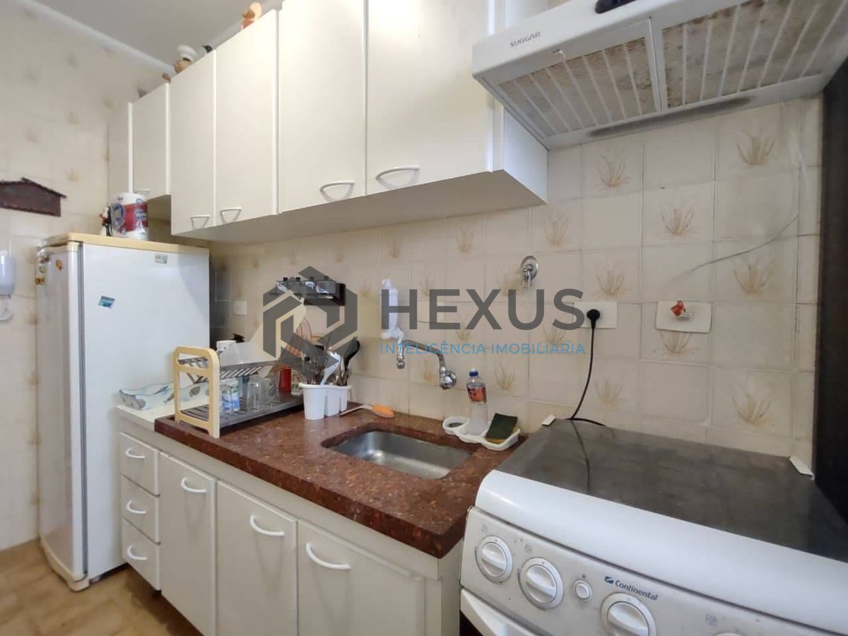 Foto 20 de Apartamento com varanda e lazer a 200 metros da Praia da Enseada, Guarujá