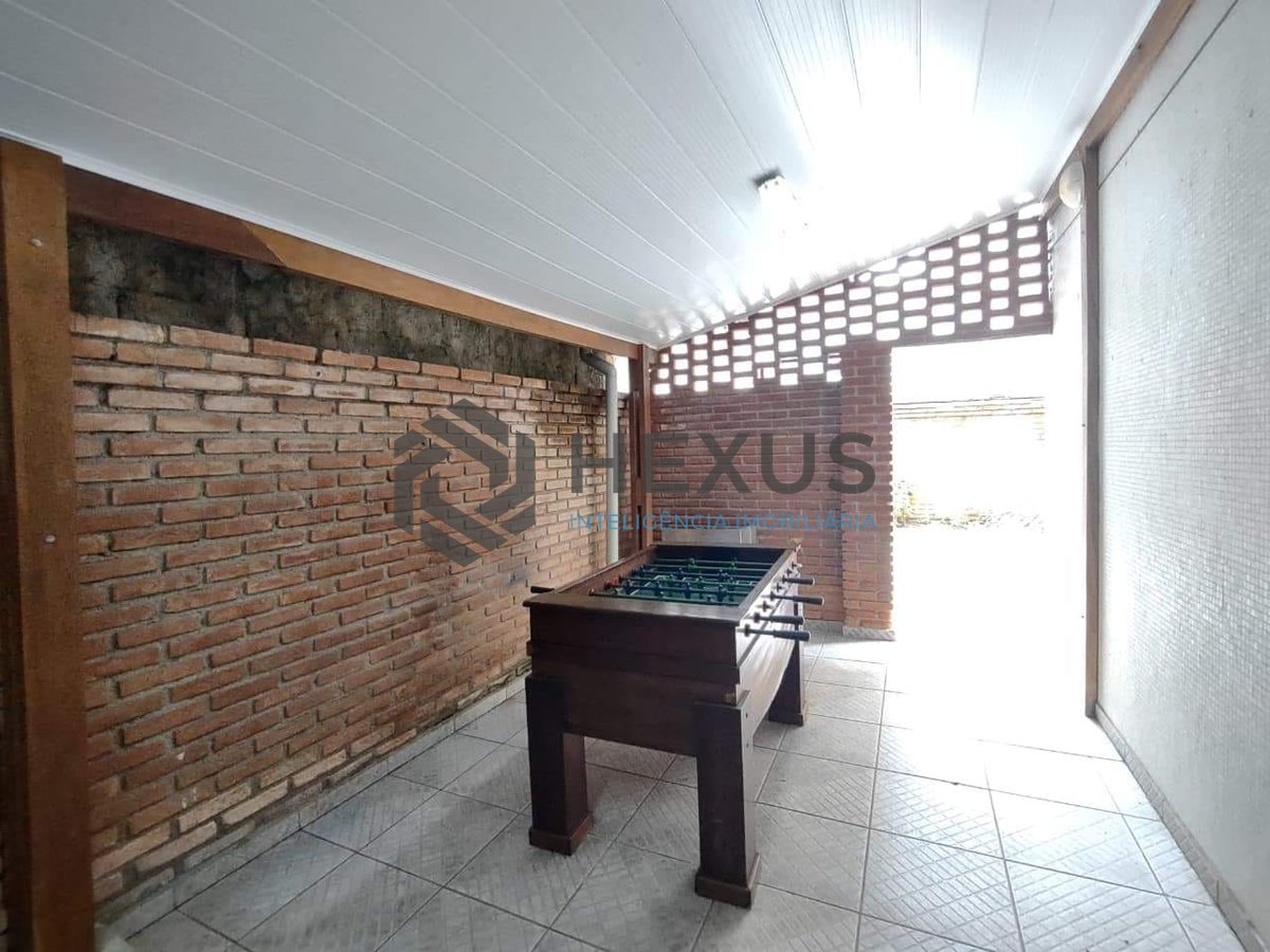Foto 27 de Apartamento com varanda e lazer a 200 metros da Praia da Enseada, Guarujá