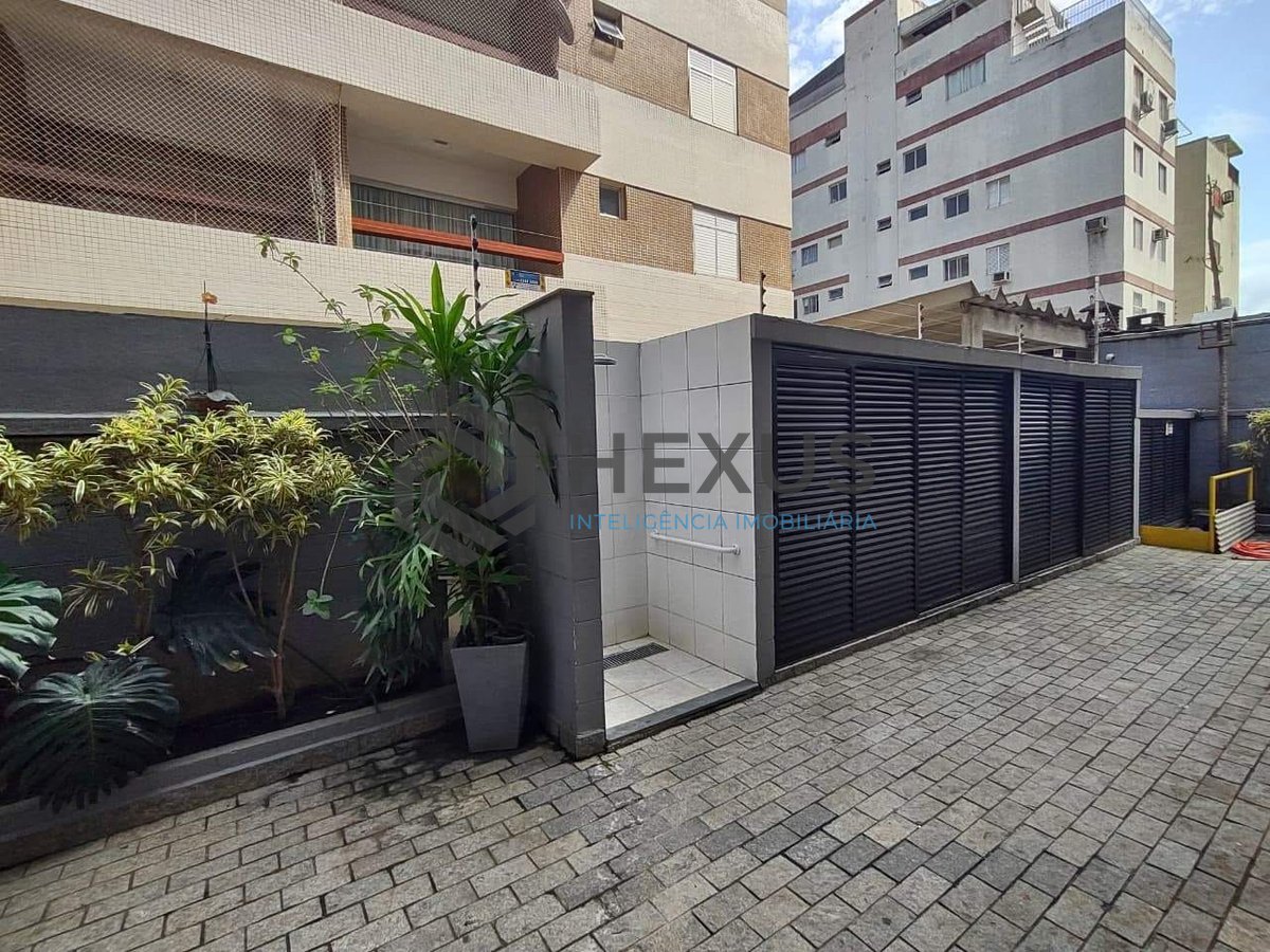 Foto 18 de Apartamento com varanda e lazer na Praia da Enseada, Guarujá