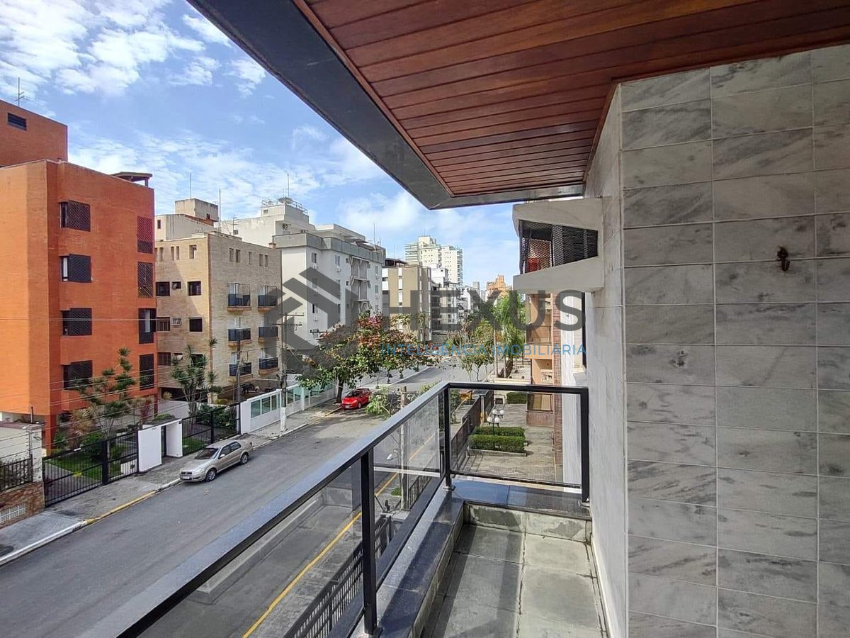 Foto 3 de Apartamento com varanda e lazer na Praia da Enseada, Guarujá