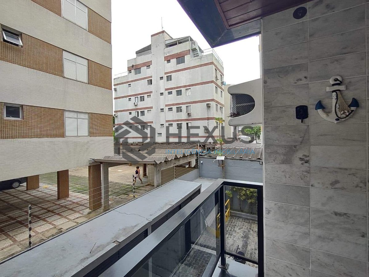Foto 2 de Apartamento reformado com varanda e lazer na Praia da Enseada, Guarujá