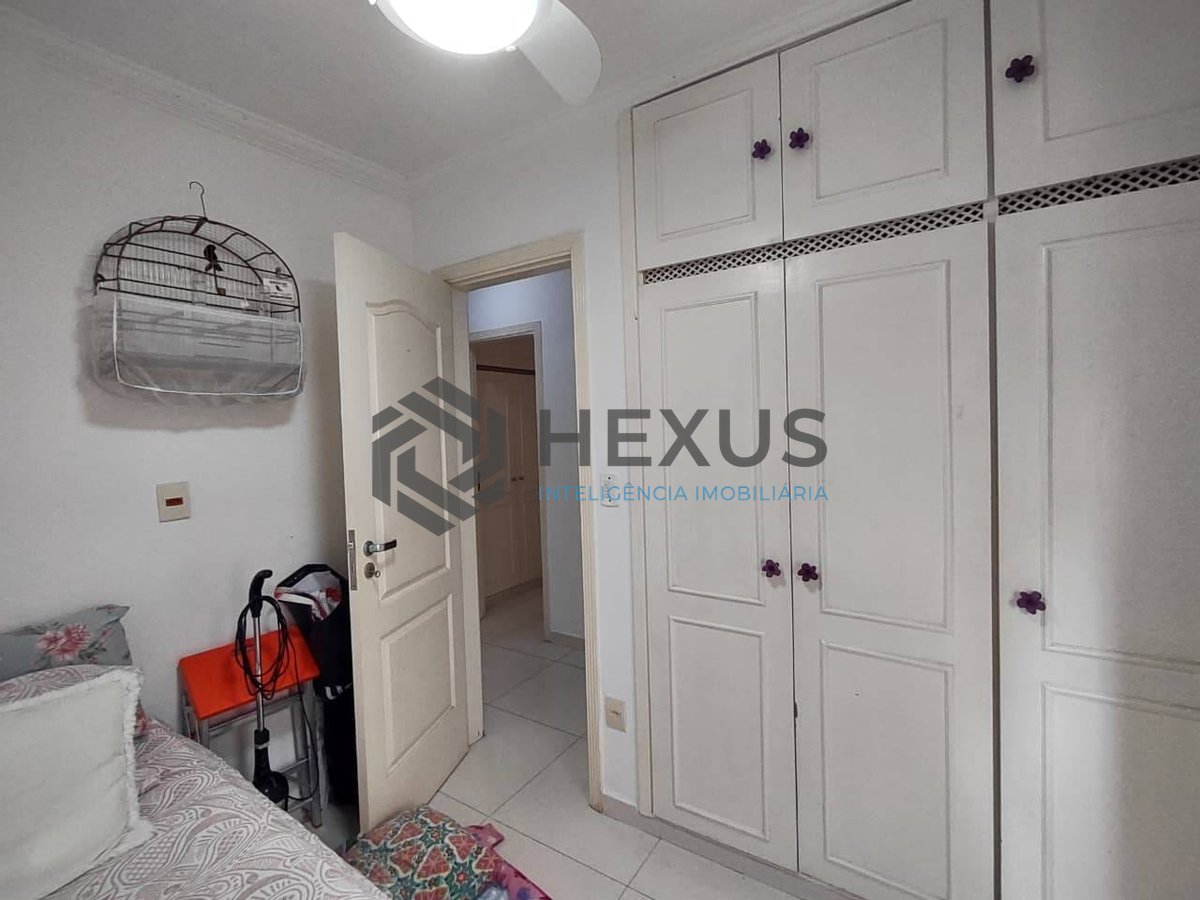 Foto 11 de Apartamento reformado com varanda e lazer na Praia da Enseada, Guarujá