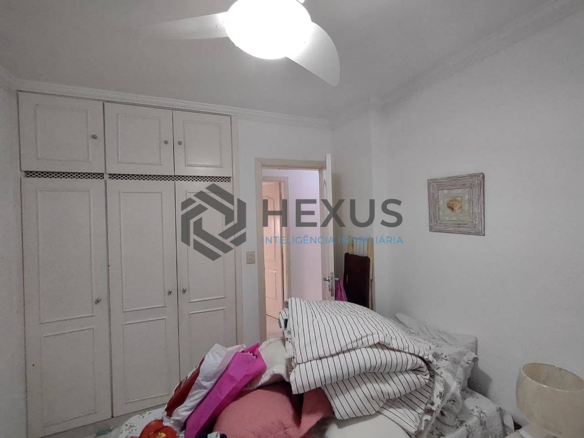 Foto 15 de Apartamento reformado com varanda e lazer na Praia da Enseada, Guarujá