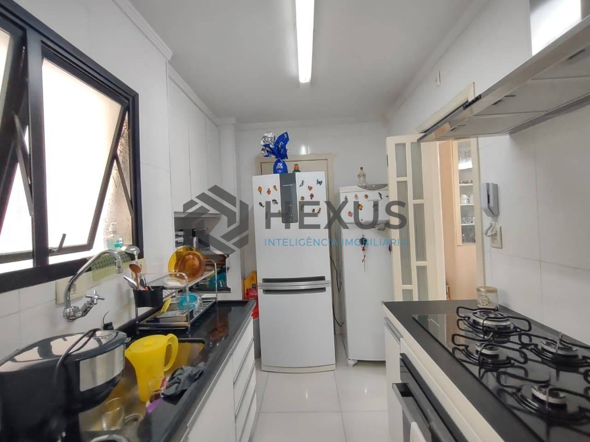 Foto 17 de Apartamento reformado com varanda e lazer na Praia da Enseada, Guarujá