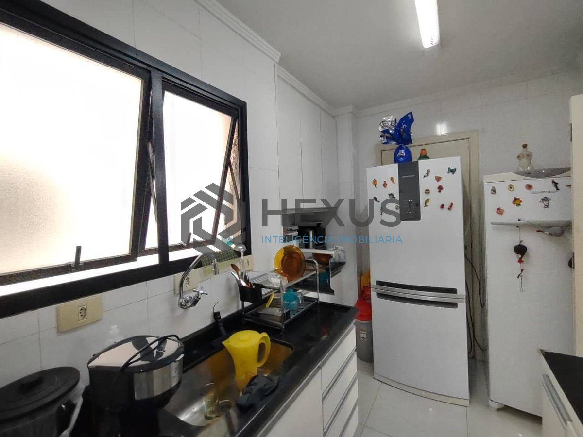 Foto 19 de Apartamento reformado com varanda e lazer na Praia da Enseada, Guarujá