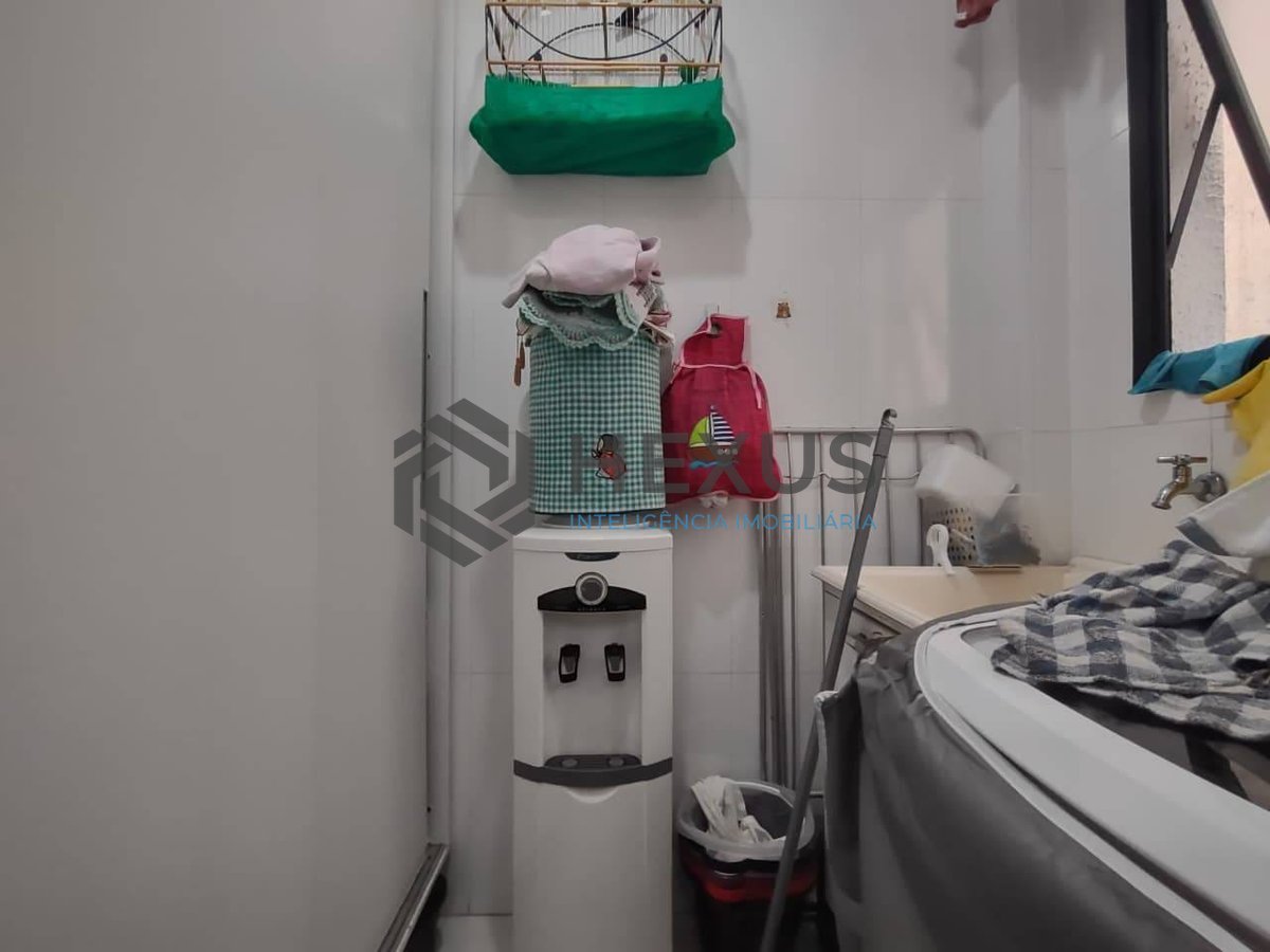 Foto 20 de Apartamento reformado com varanda e lazer na Praia da Enseada, Guarujá