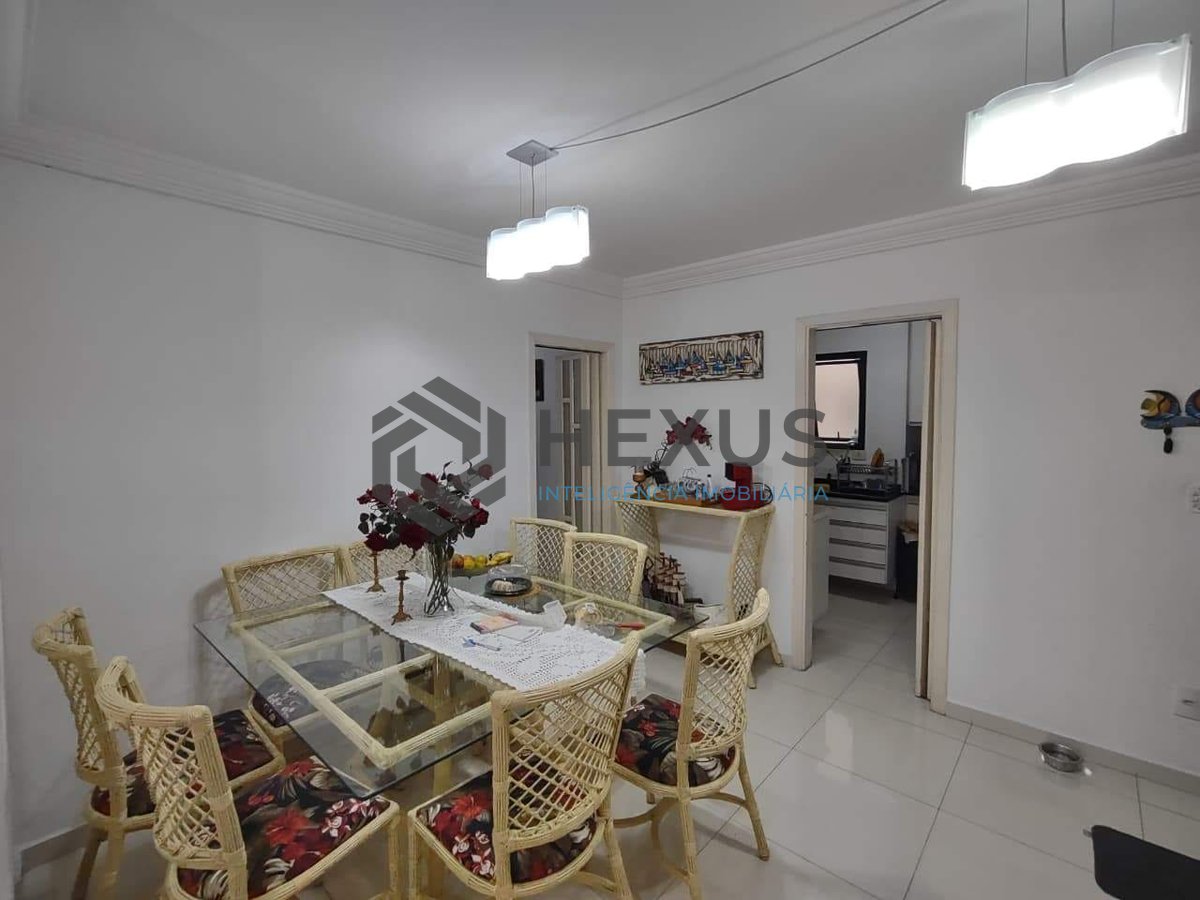 Foto 6 de Apartamento reformado com varanda e lazer na Praia da Enseada, Guarujá