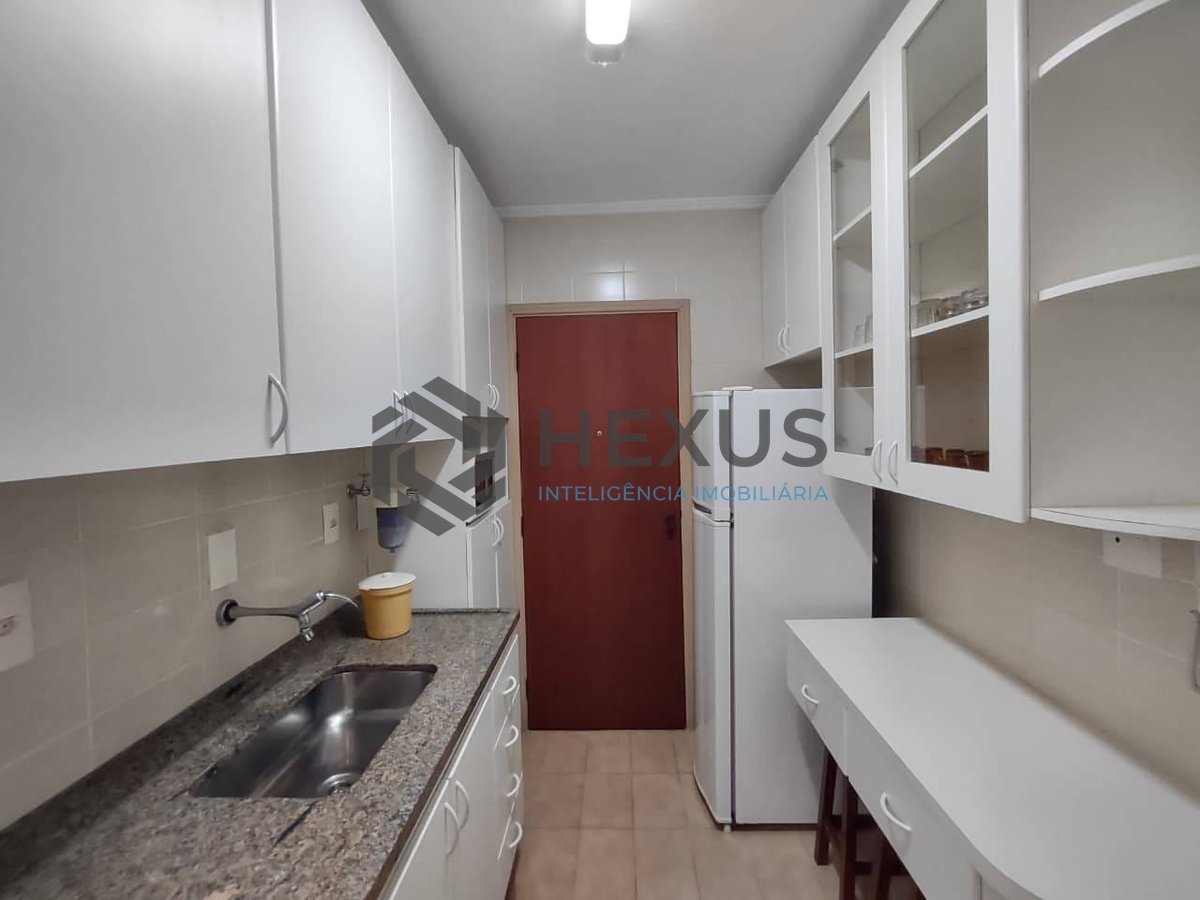 Foto 18 de Apartamento com varanda e lazer na Praia da Enseada, Guarujá