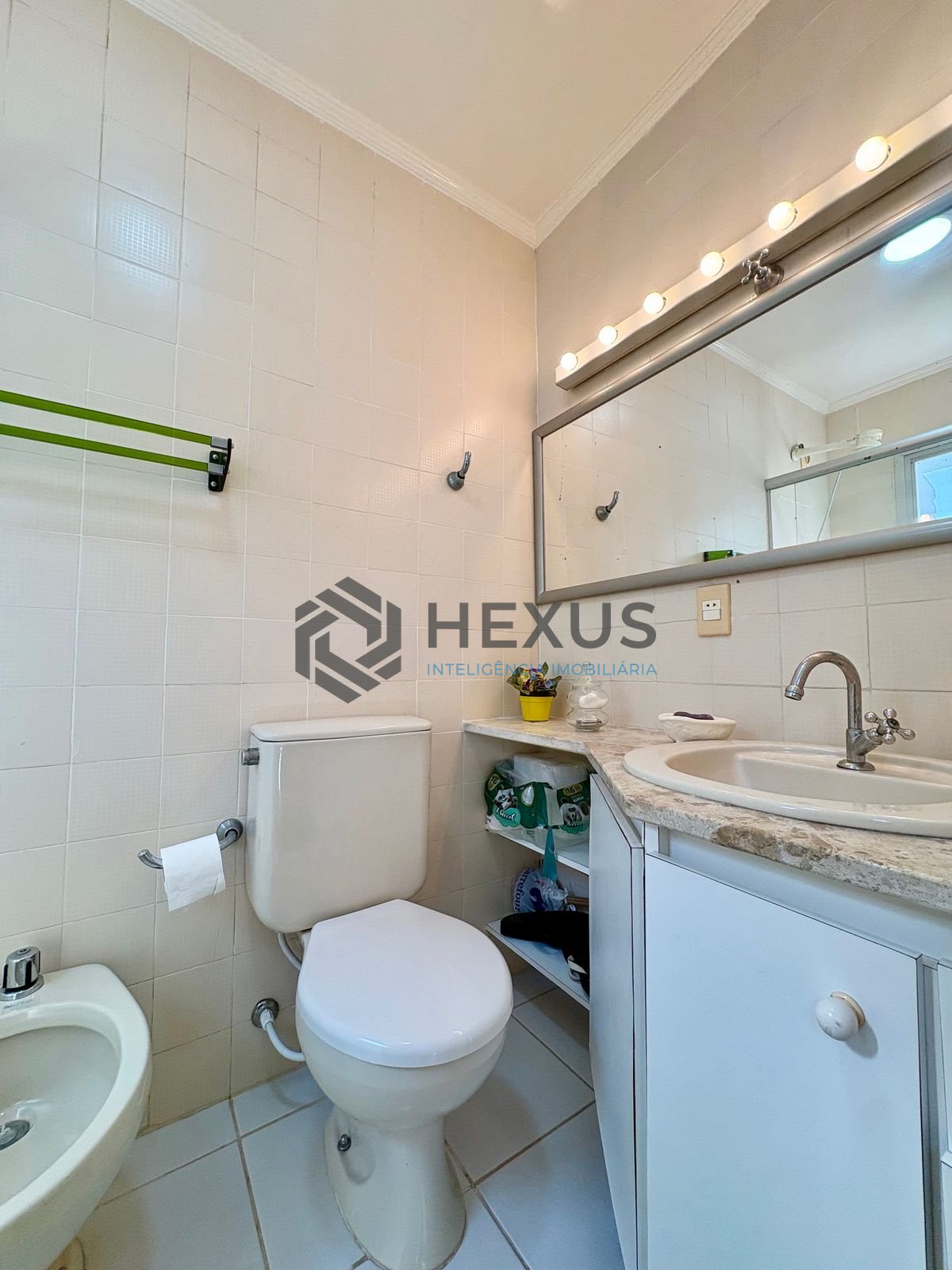 Foto 13 de Apartamento com varanda e lazer na Enseada, Guarujá