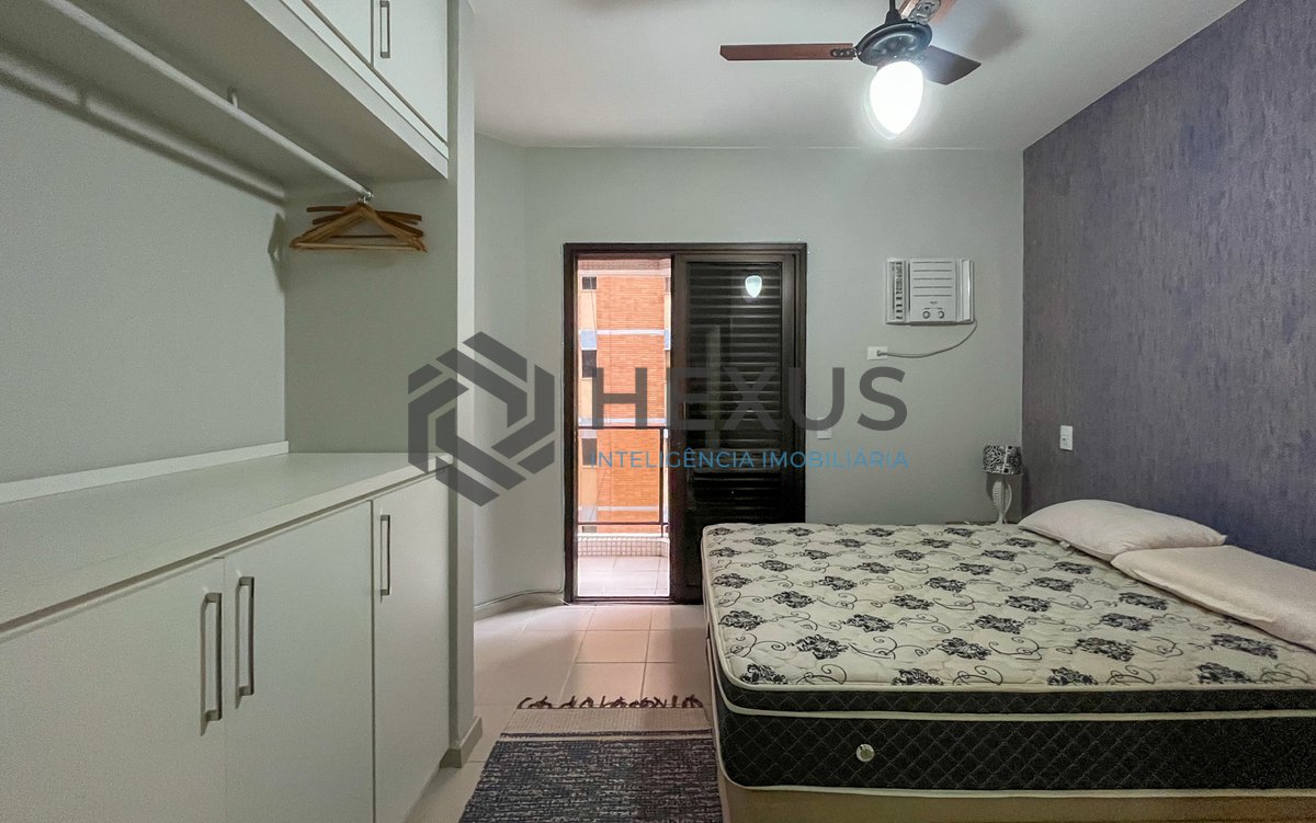 Foto 11 de Apartamento com varanda a 2 quadras da Praia das Pitangueiras, Guarujá