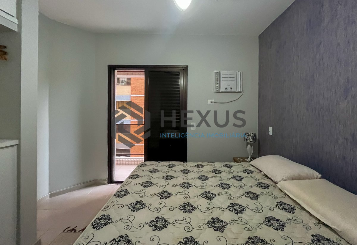 Foto 13 de Apartamento com varanda a 2 quadras da Praia das Pitangueiras, Guarujá