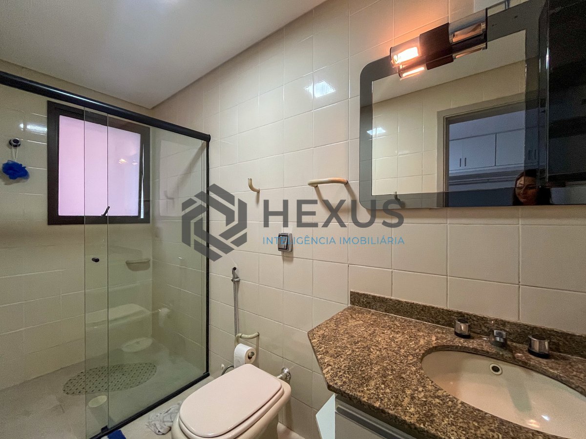 Foto 17 de Apartamento com varanda a 2 quadras da Praia das Pitangueiras, Guarujá