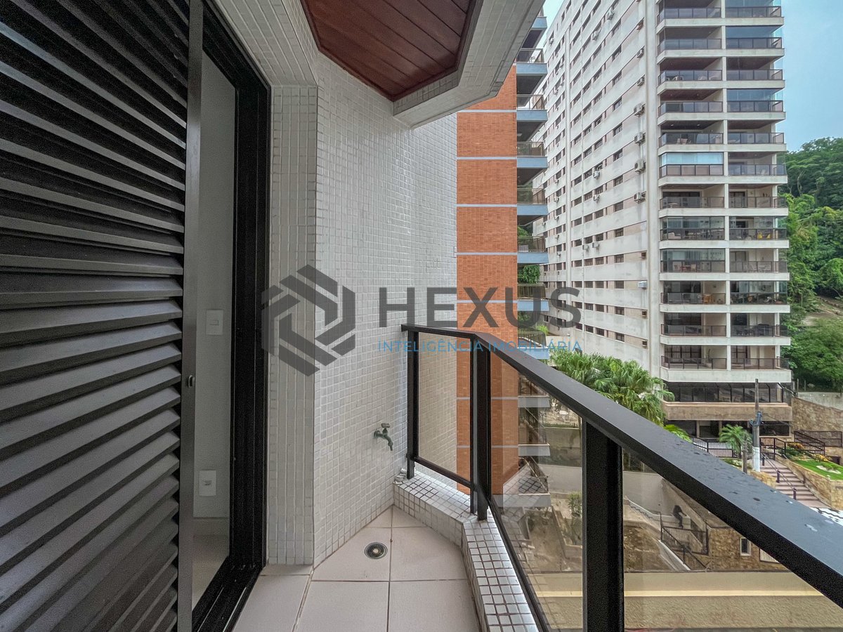 Foto 21 de Apartamento com varanda a 2 quadras da Praia das Pitangueiras, Guarujá